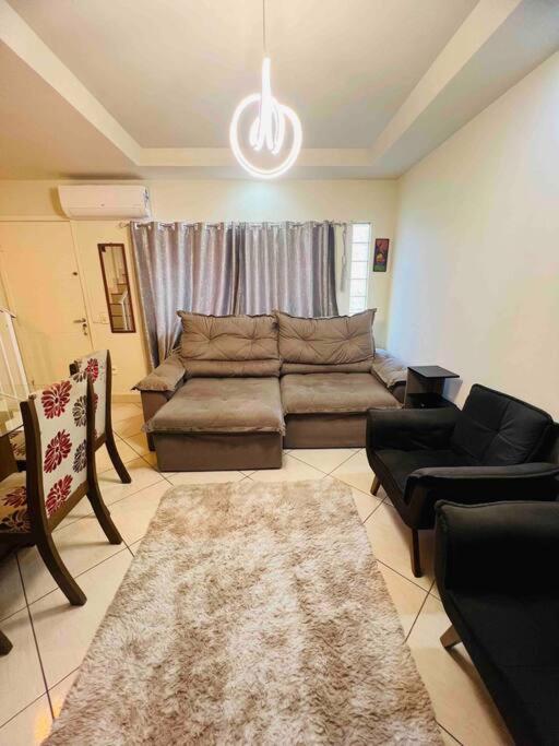 Casa Duplex com 2 suítes.