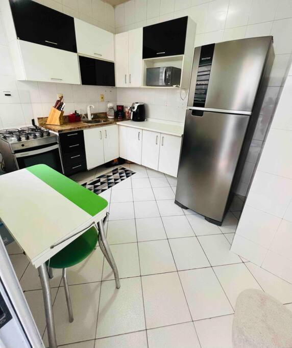 Casa Duplex com 2 suítes.