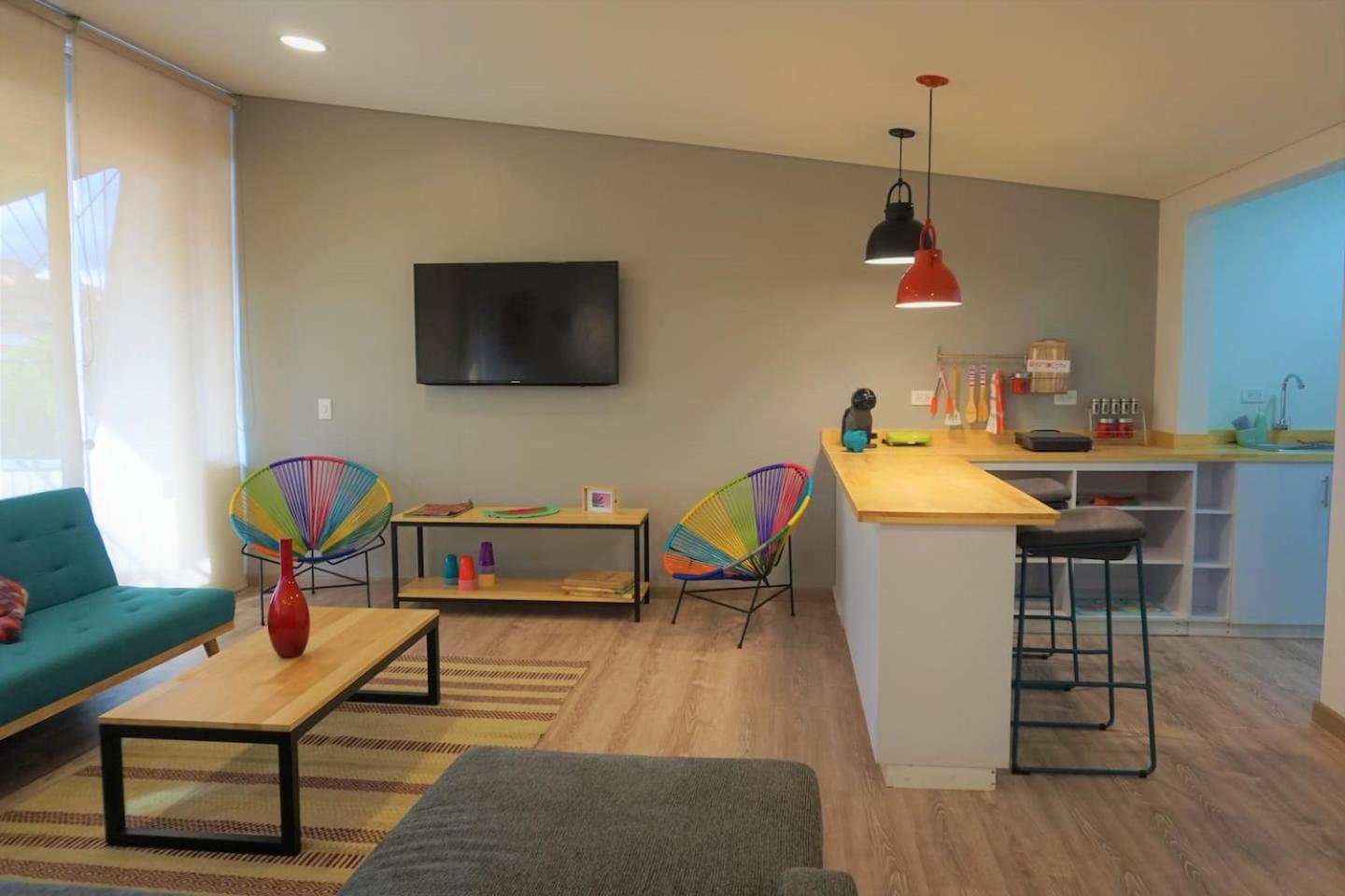 501 · Bright, stylish Terrace Apt 5 min to T zone Andino