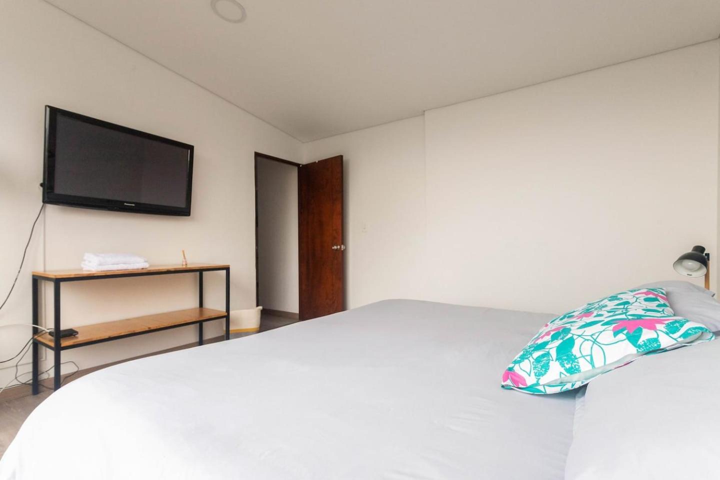 501 · Bright, stylish Terrace Apt 5 min to T zone Andino