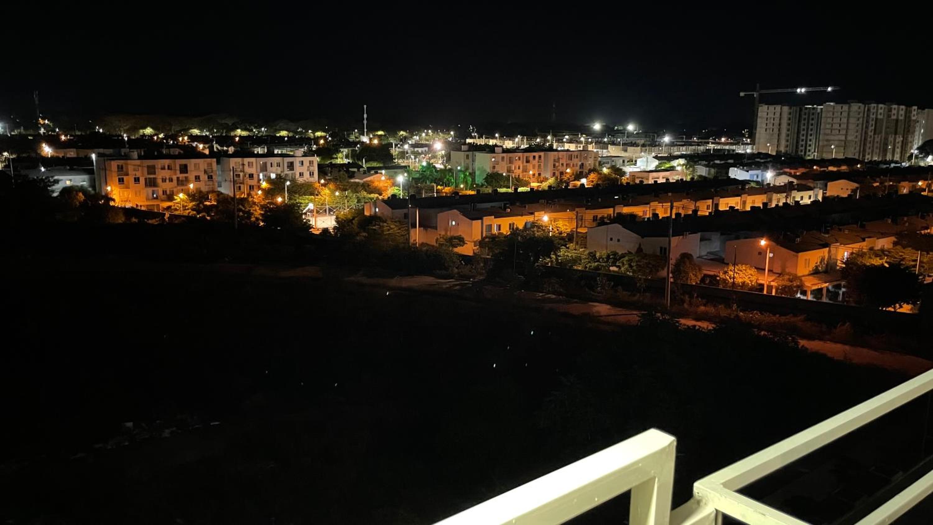 Apartamento con vista a las montañas, cerca Centro Comercial Mayales