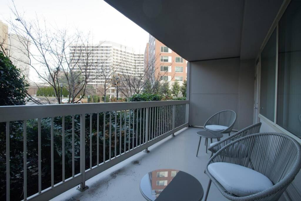 Modern apartment at Crystal City