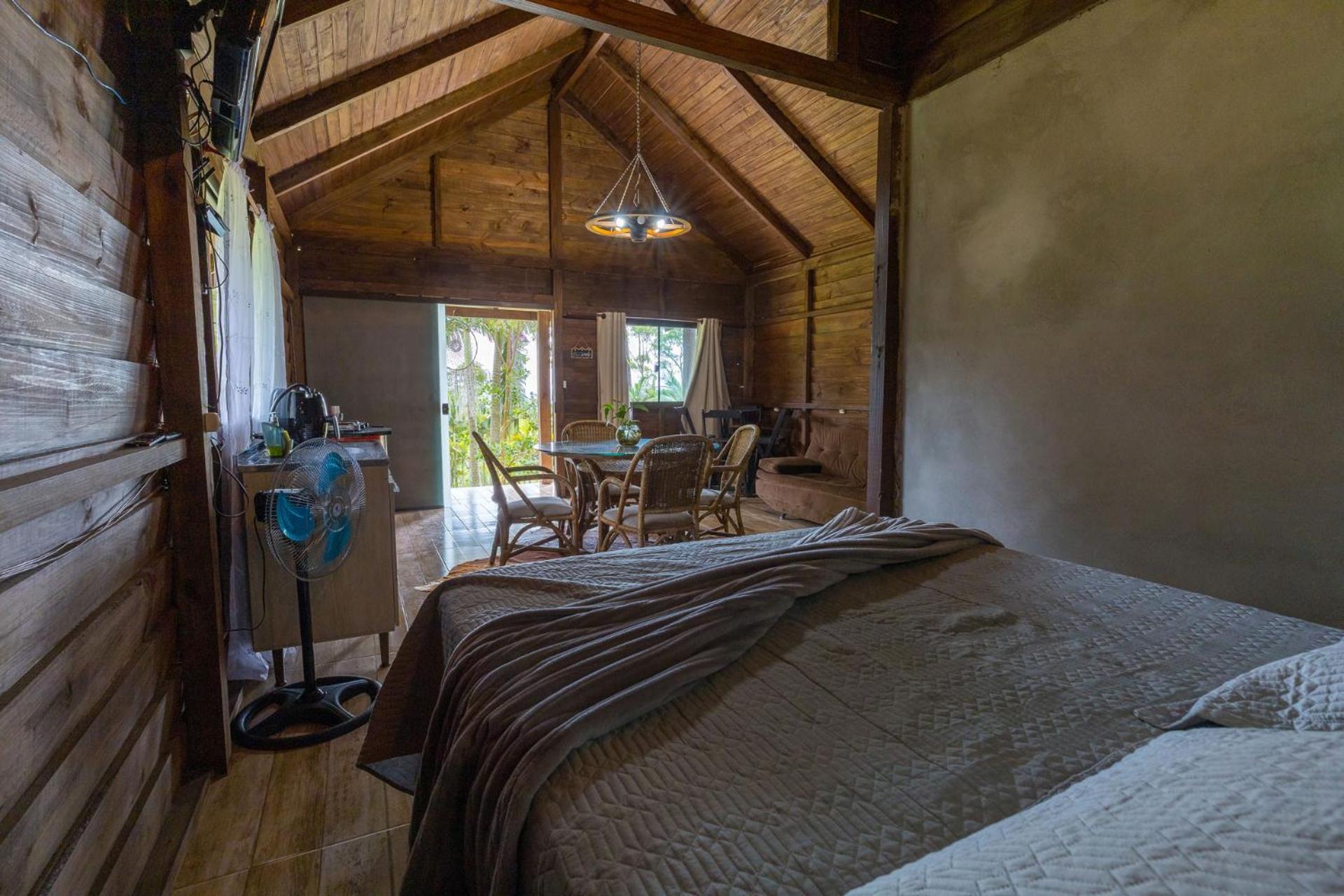 Chalé com vista para o lago, Wi-Fi e Petfriendly