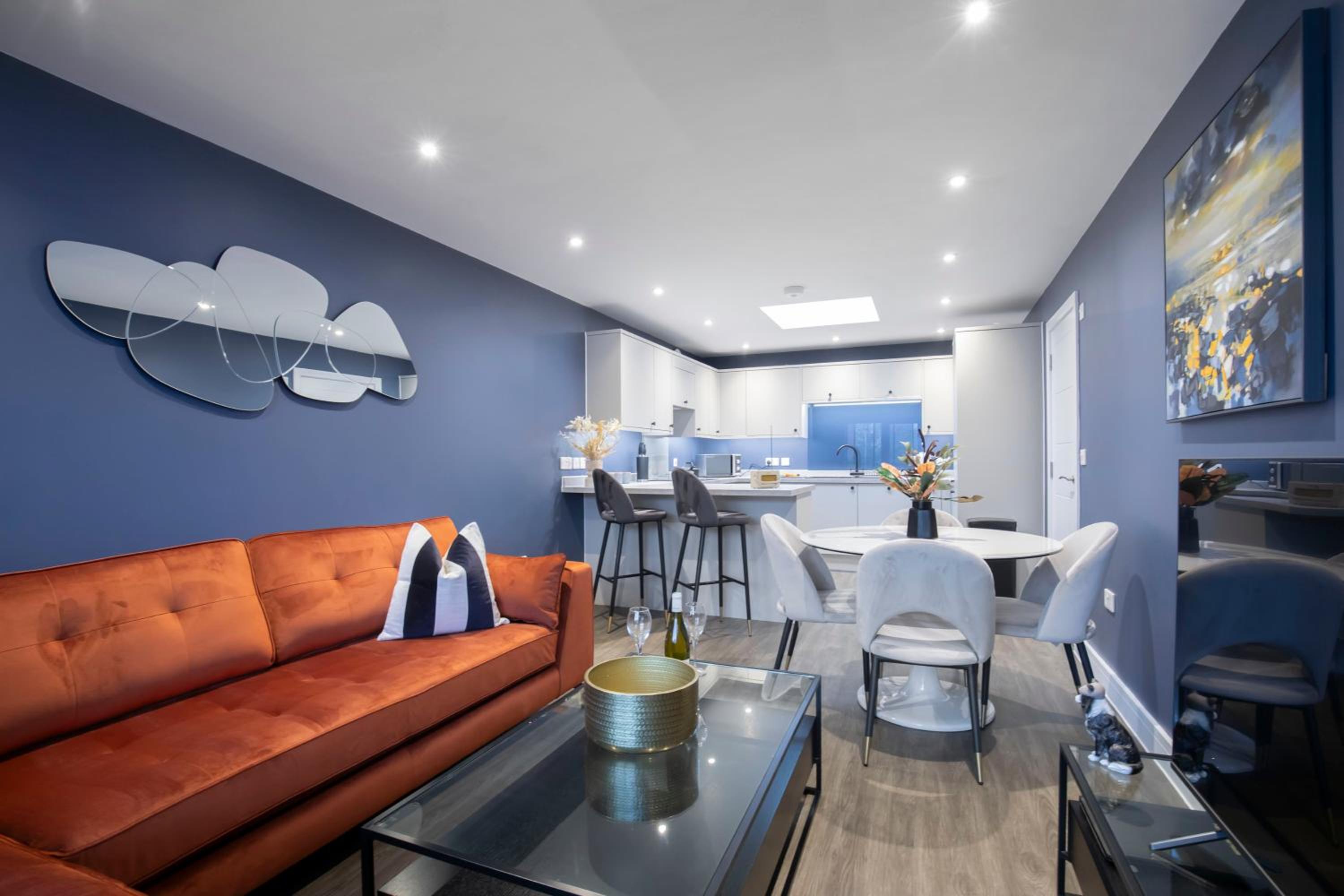Elliot Oliver - Exquisite Two Bedroom Apartment With Garden, Parking & EV Charger view 4