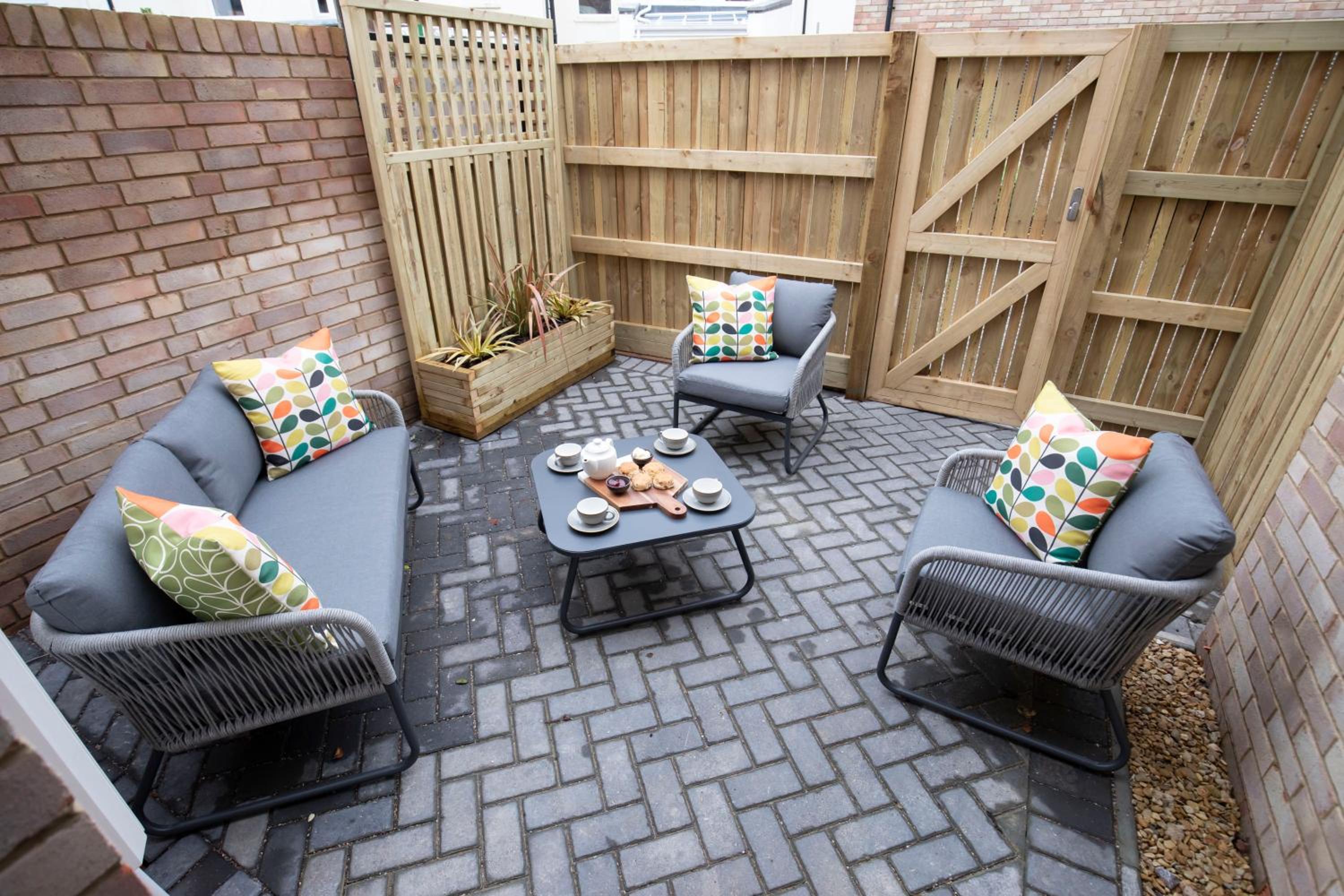 Elliot Oliver - Exquisite Two Bedroom Apartment With Garden, Parking & EV Charger view 5