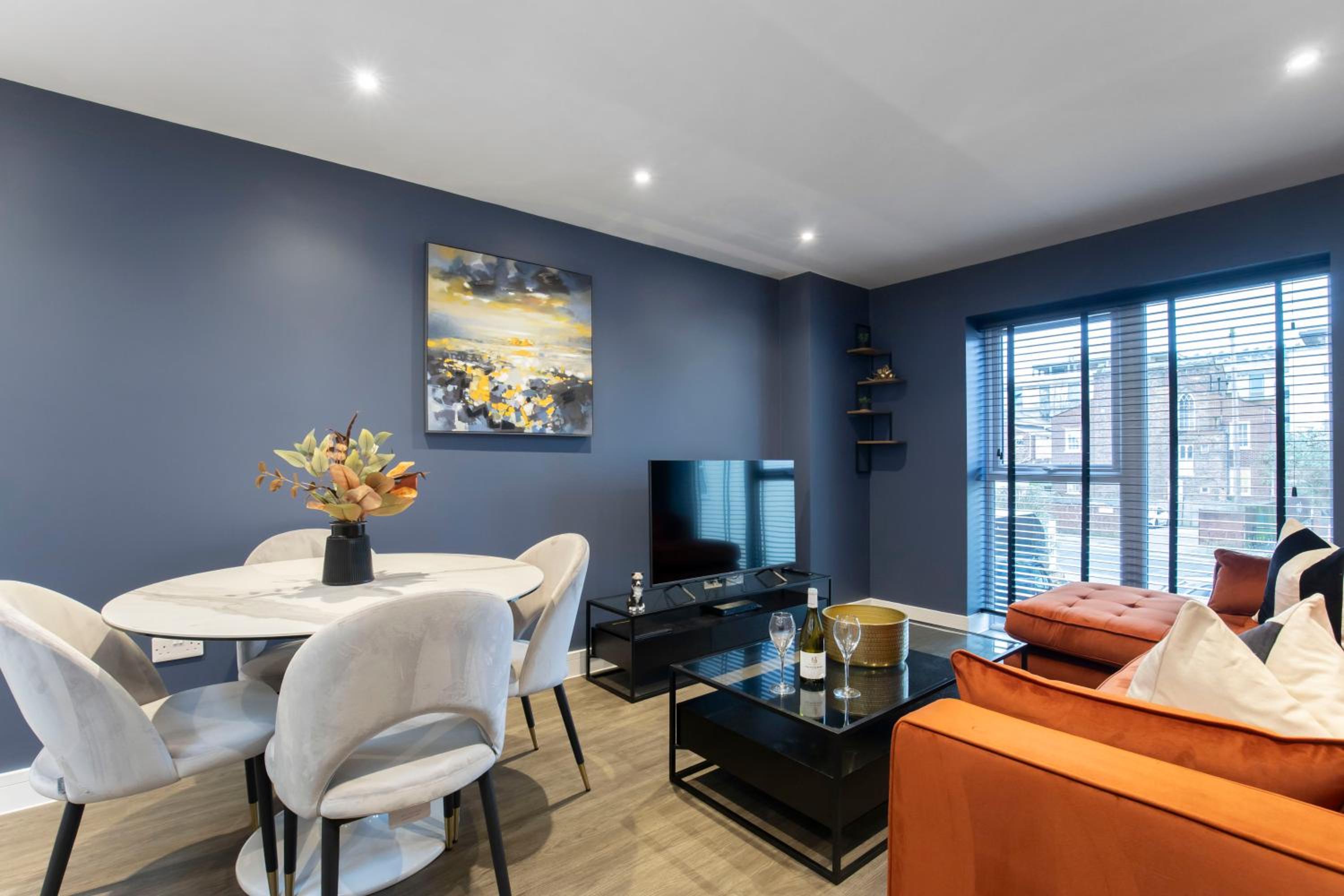 Elliot Oliver - Exquisite Two Bedroom Apartment With Garden, Parking & EV Charger view 3