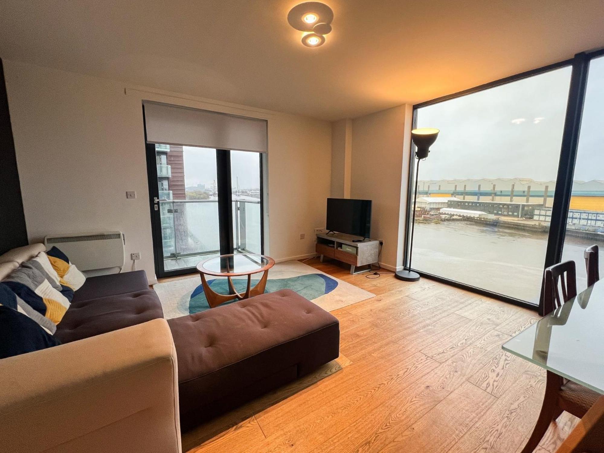 Riverside Retreat with Spectacular Views Glasgow