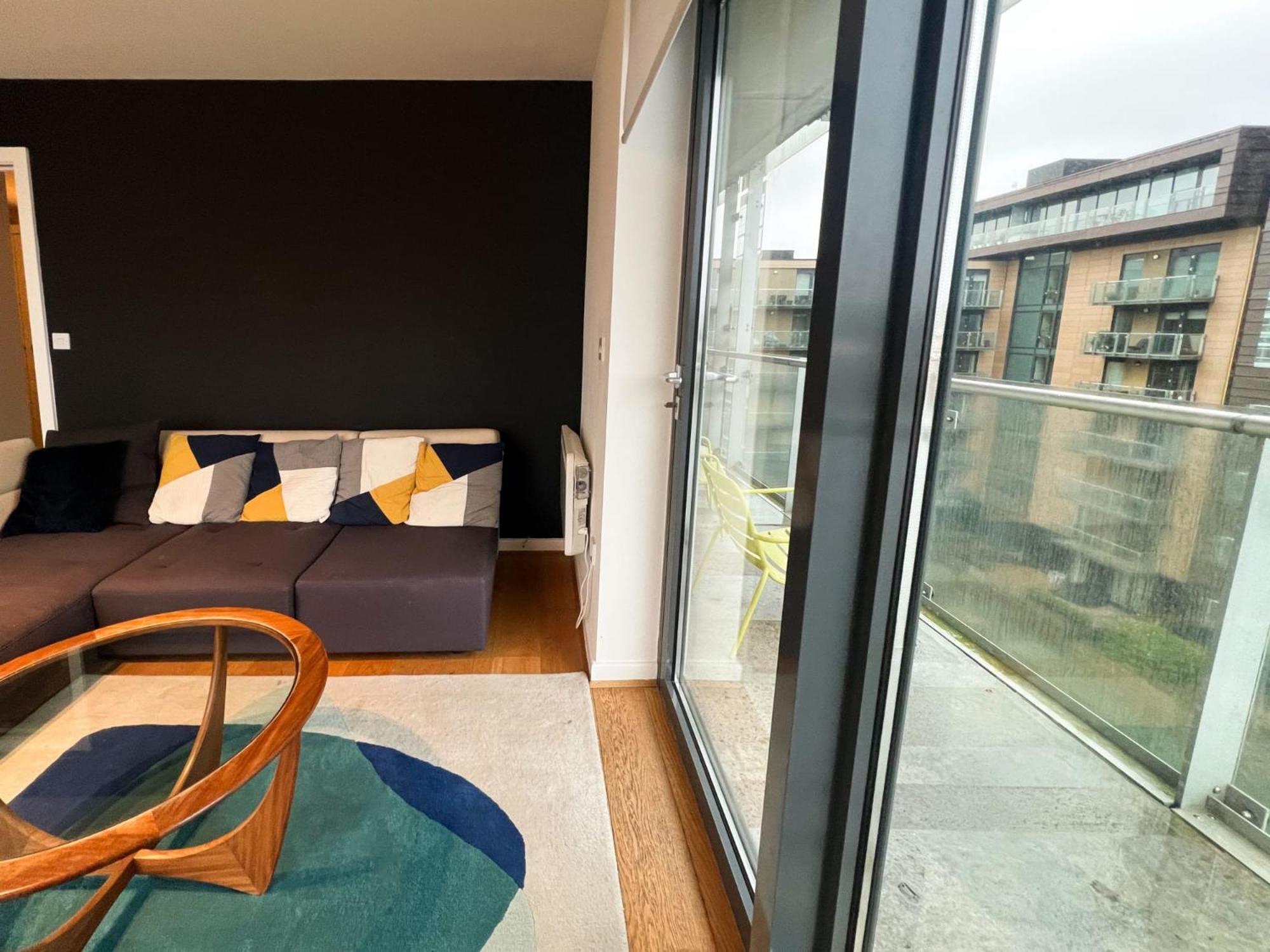 Riverside Retreat with Spectacular Views Glasgow