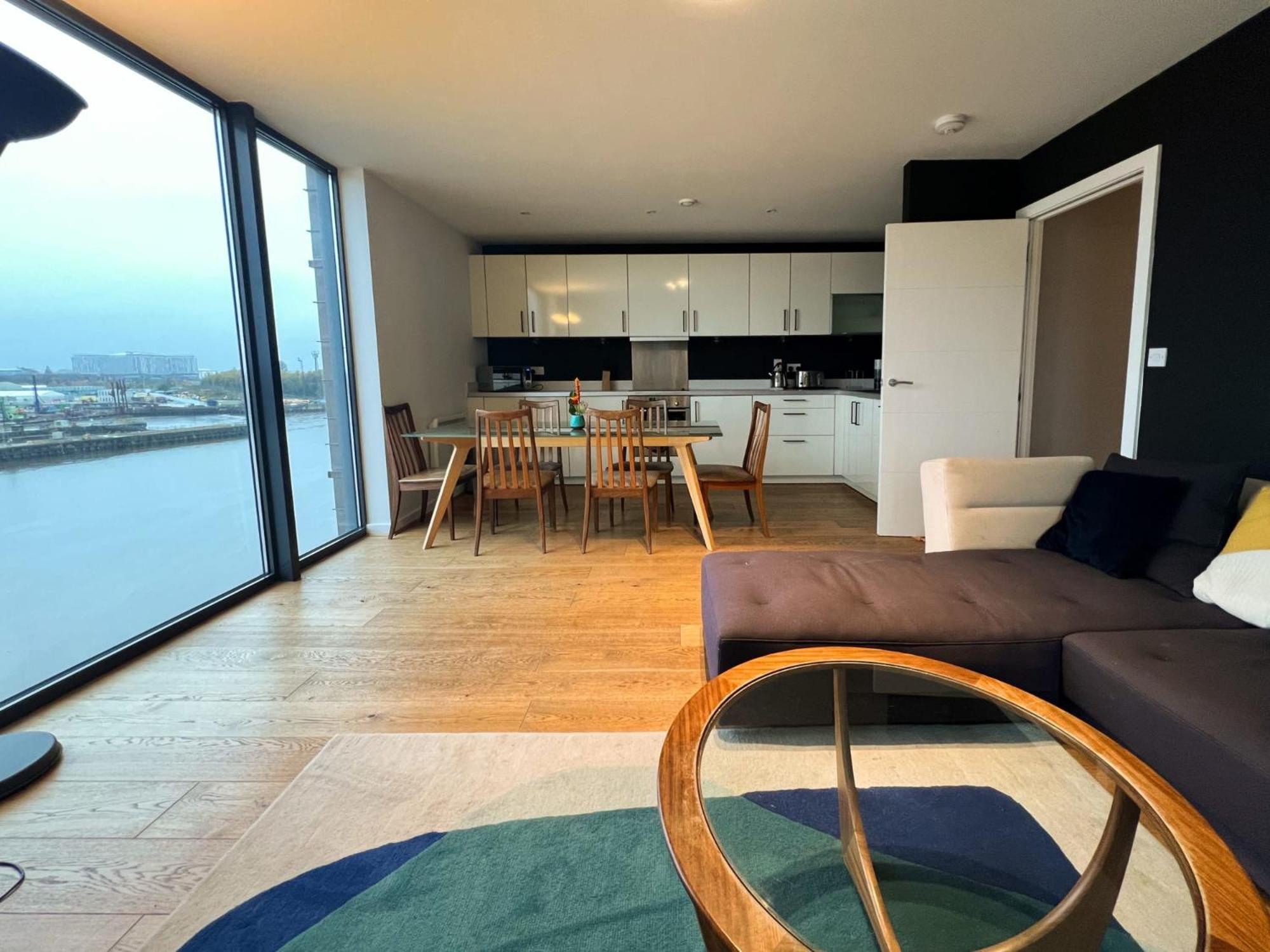 Riverside Retreat with Spectacular Views Glasgow