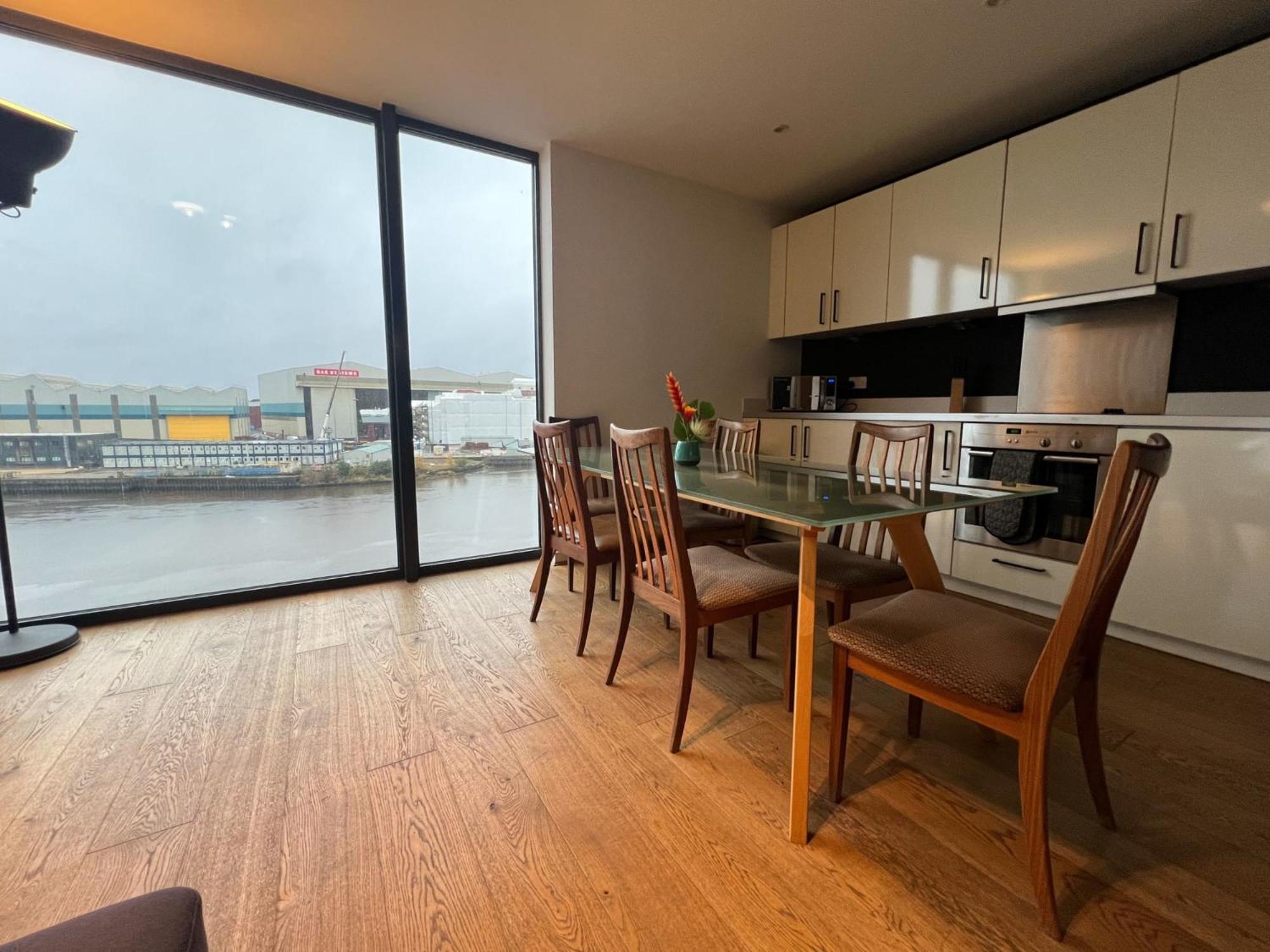 Riverside Retreat with Spectacular Views Glasgow