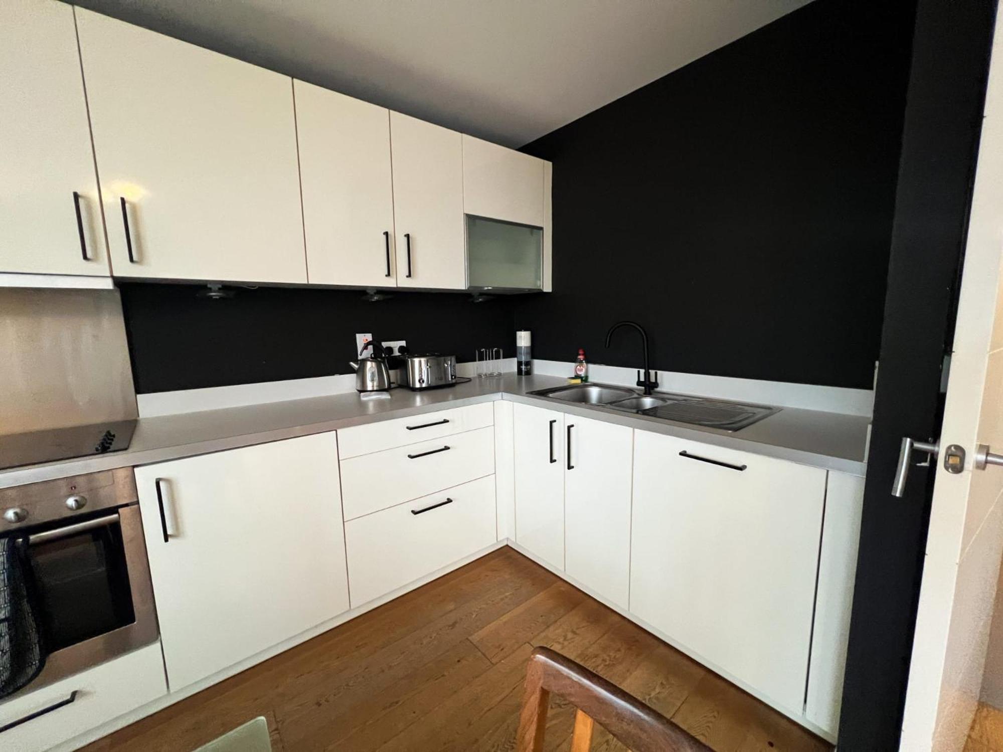 Riverside Retreat with Spectacular Views Glasgow