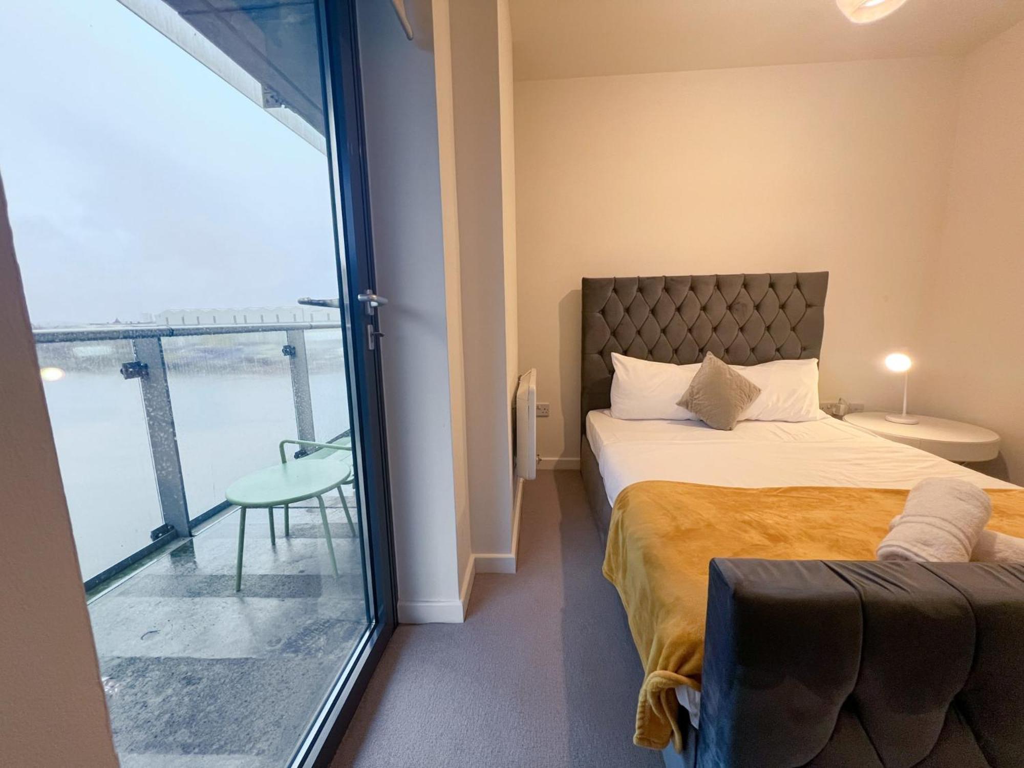 Riverside Retreat with Spectacular Views Glasgow