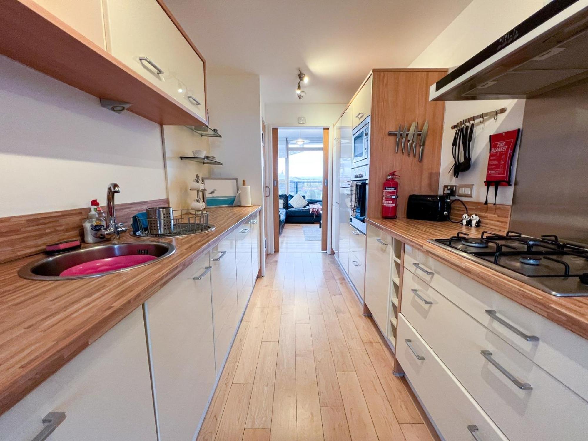 Duplex Apartment next to Hydro with Parking view 5