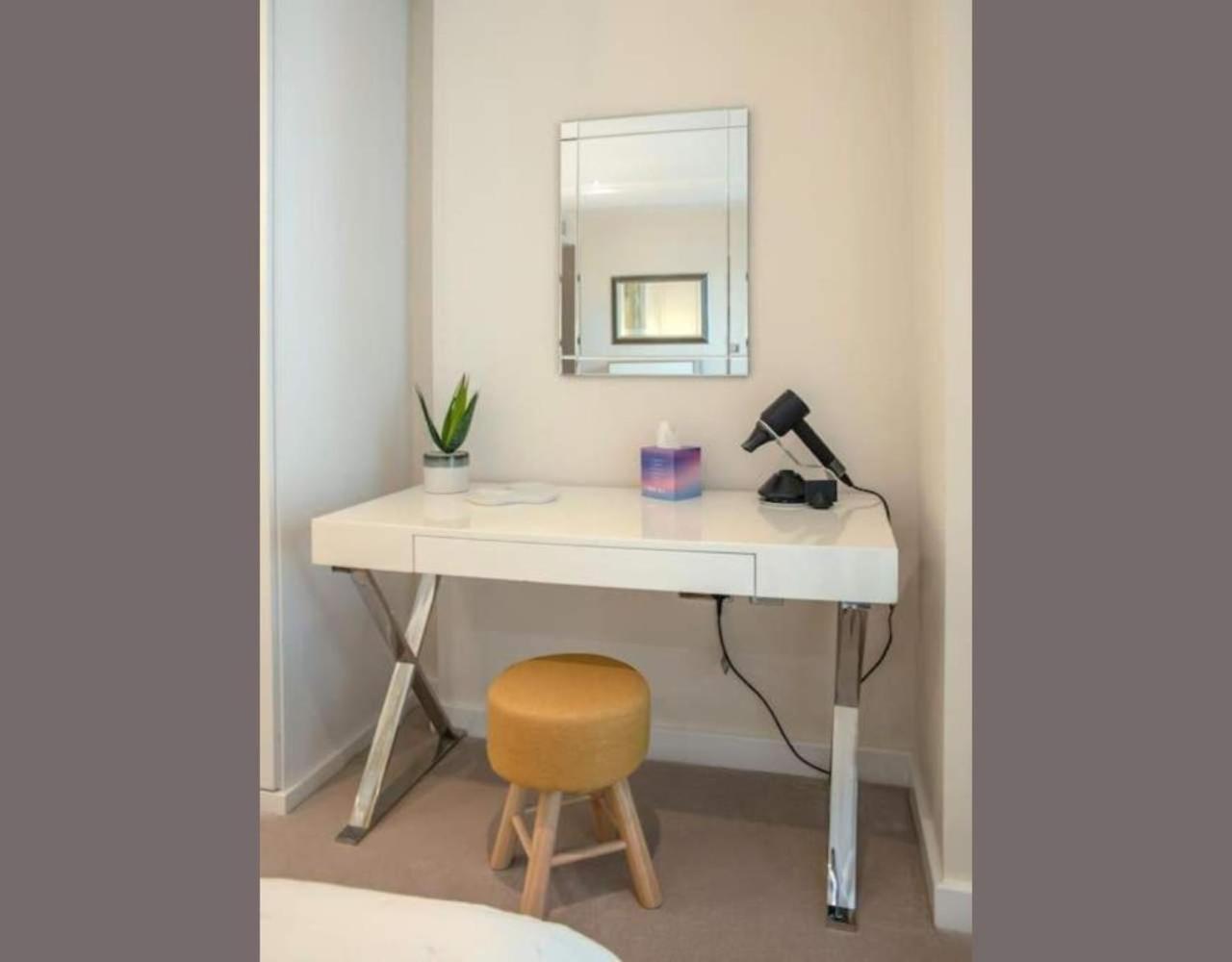 Westminster 2 bed 2 bath apartment with Air-Con