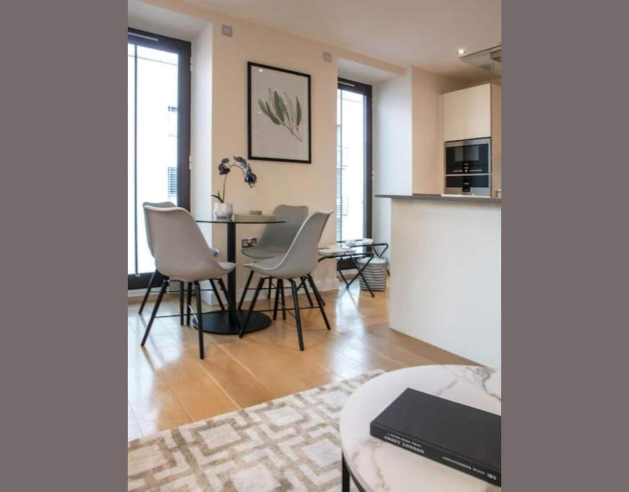 Westminster 2 bed 2 bath apartment with Air-Con