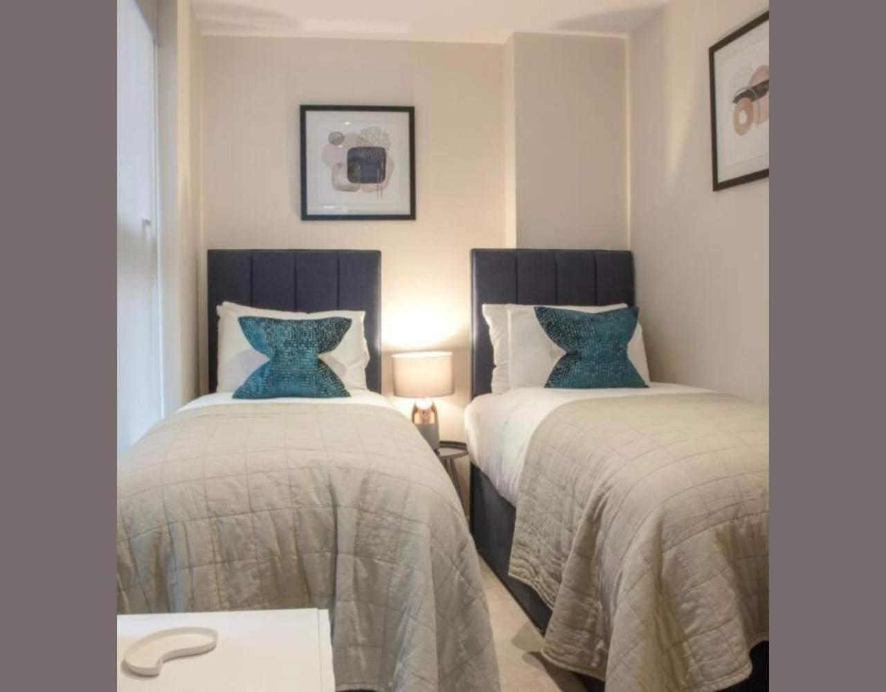 Westminster 2 bed 2 bath apartment with Air-Con