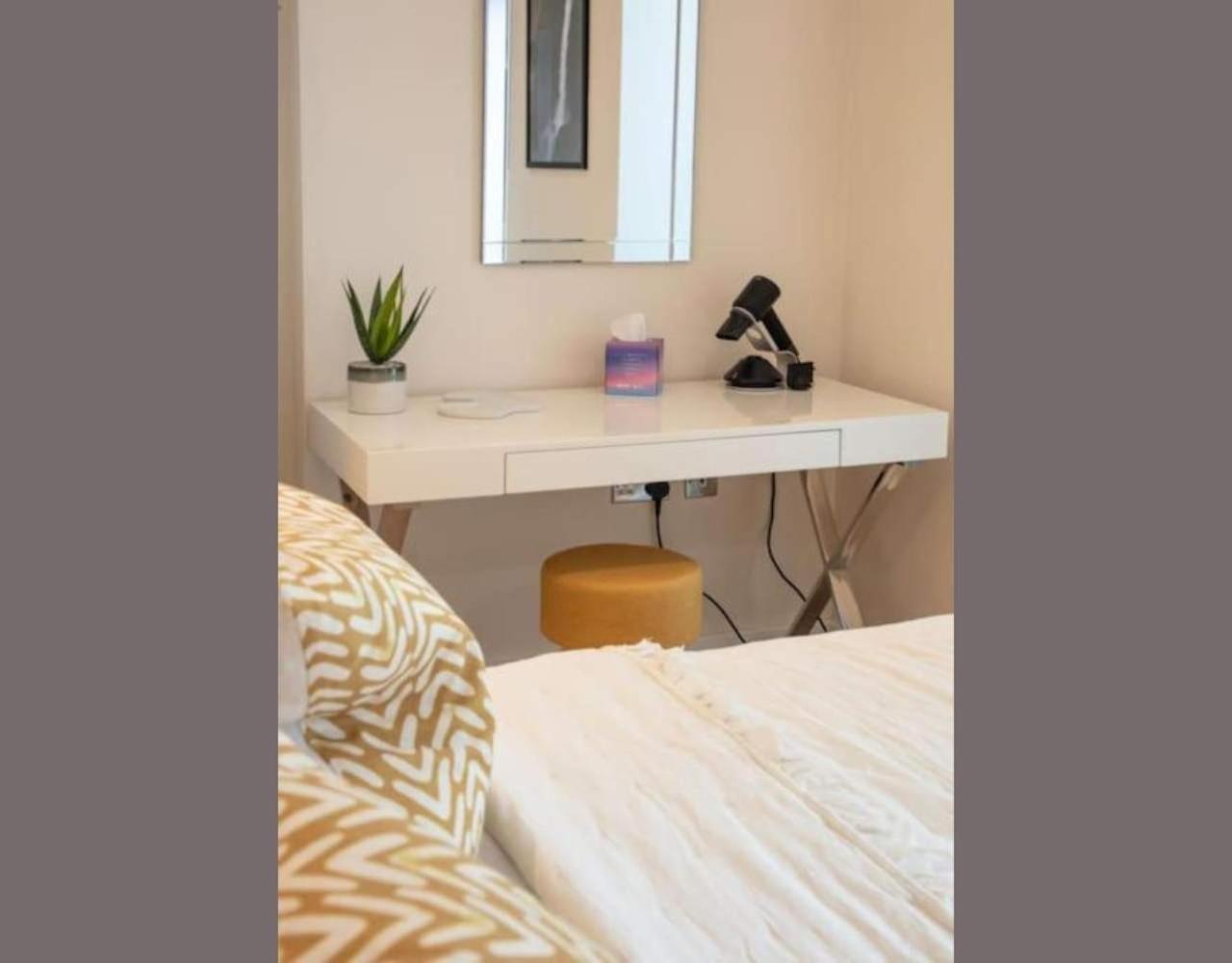 Westminster 2 bed 2 bath apartment with Air-Con