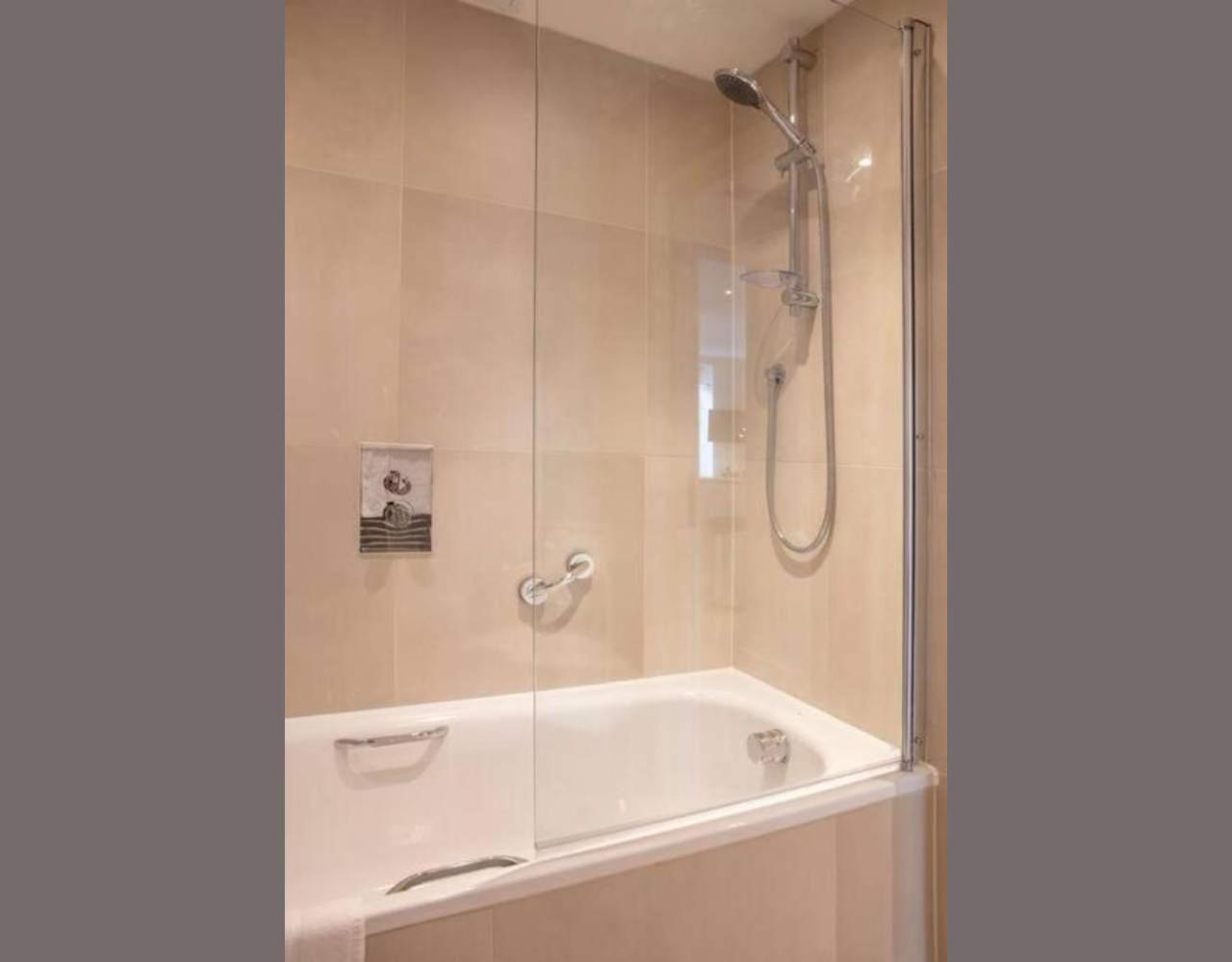 Westminster 2 bed 2 bath apartment with Air-Con