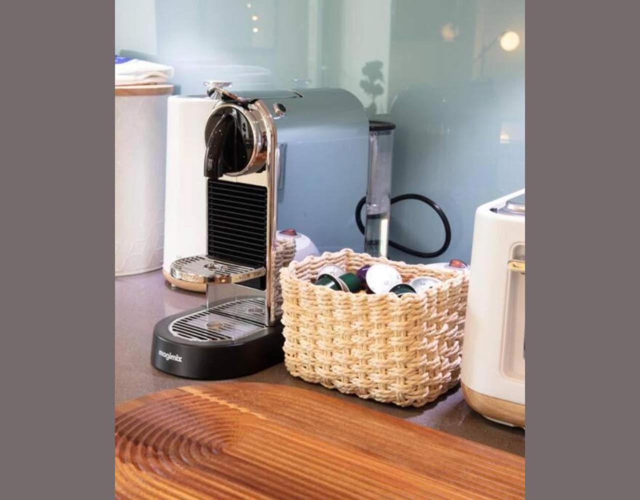 Westminster 2 bed 2 bath apartment with Air-Con