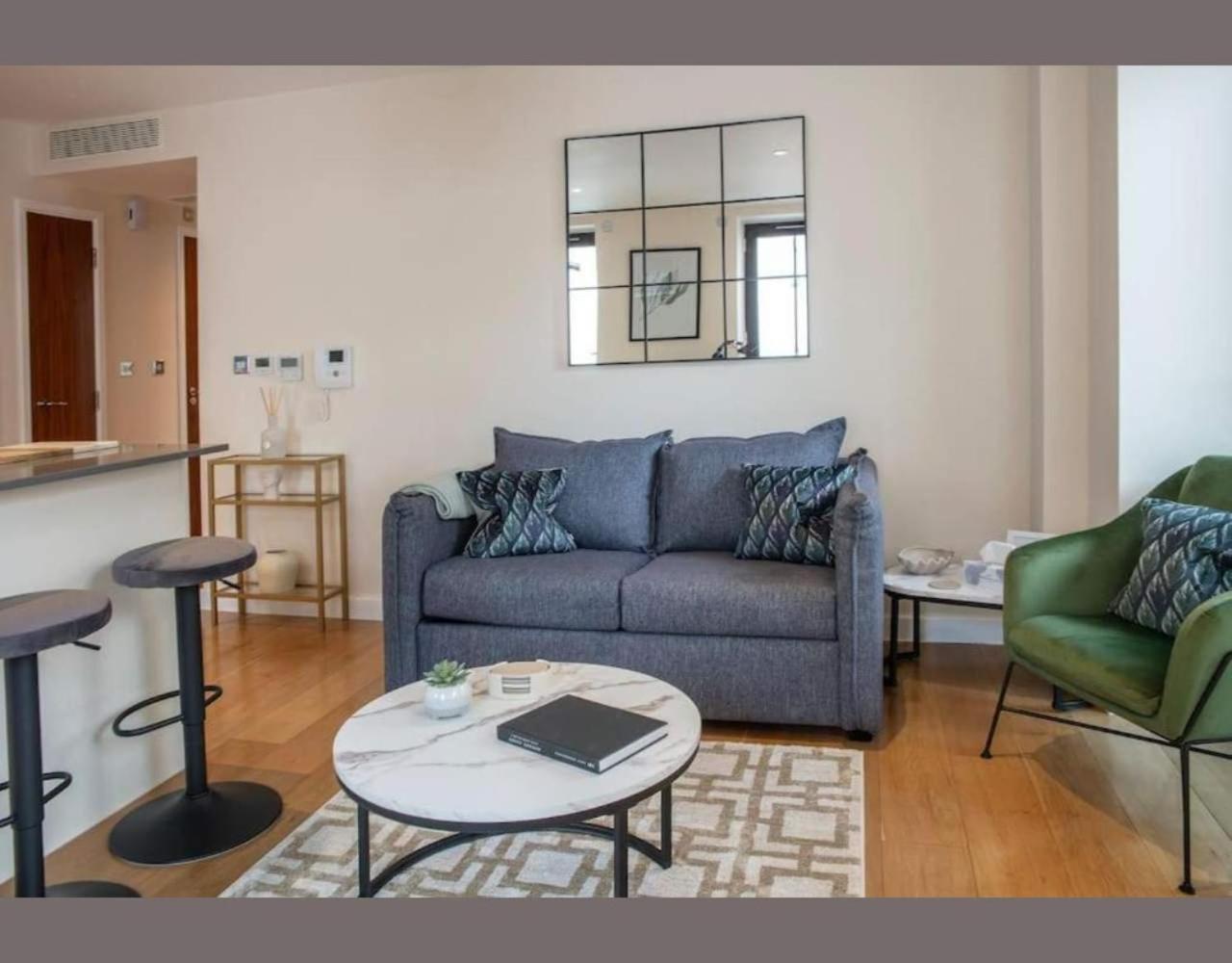 Westminster 2 bed 2 bath apartment with Air-Con