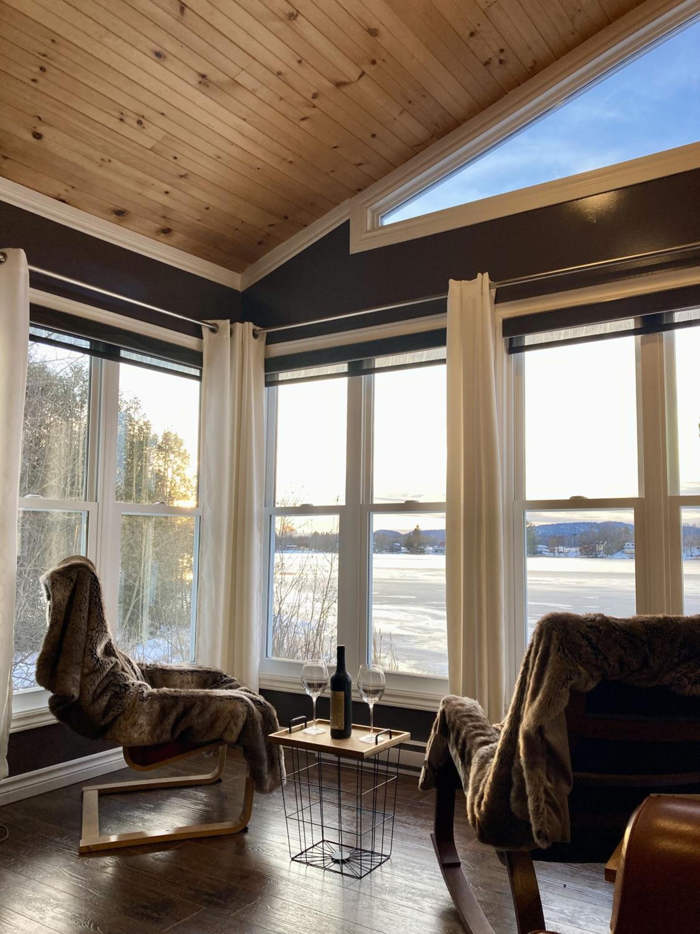 Le Duc on the Lake - Cozy waterfront Cottage