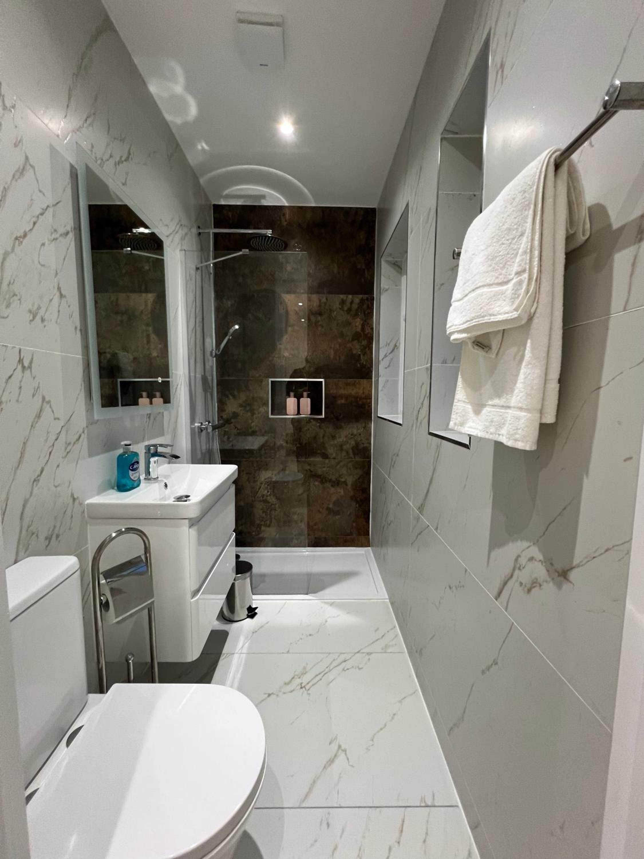 Harrow Vacations - Luxurious London Studios - Property Image 9