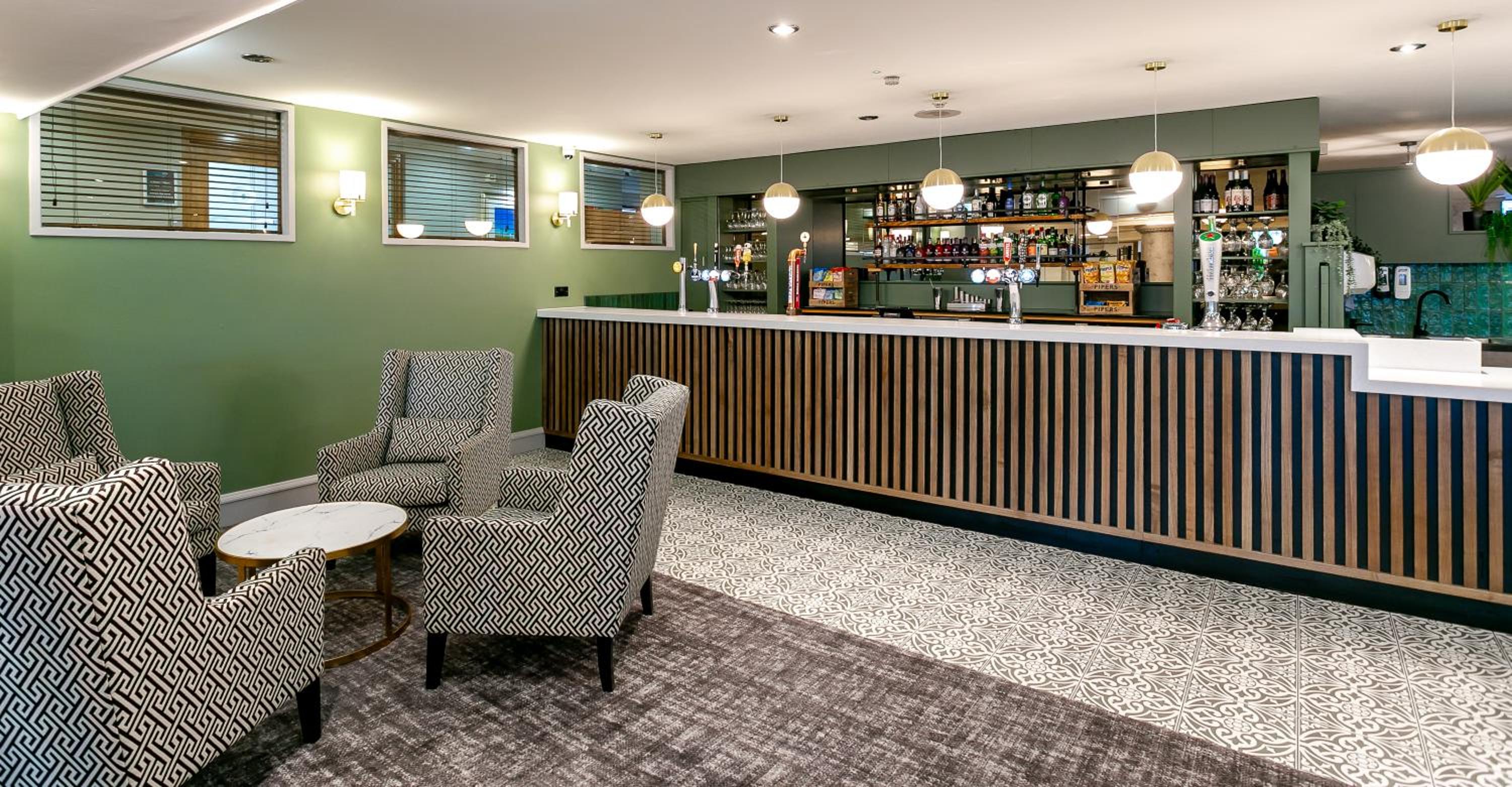 Huddersfield Vacations - Cedar Court Hotel Huddersfield - Property Image 2