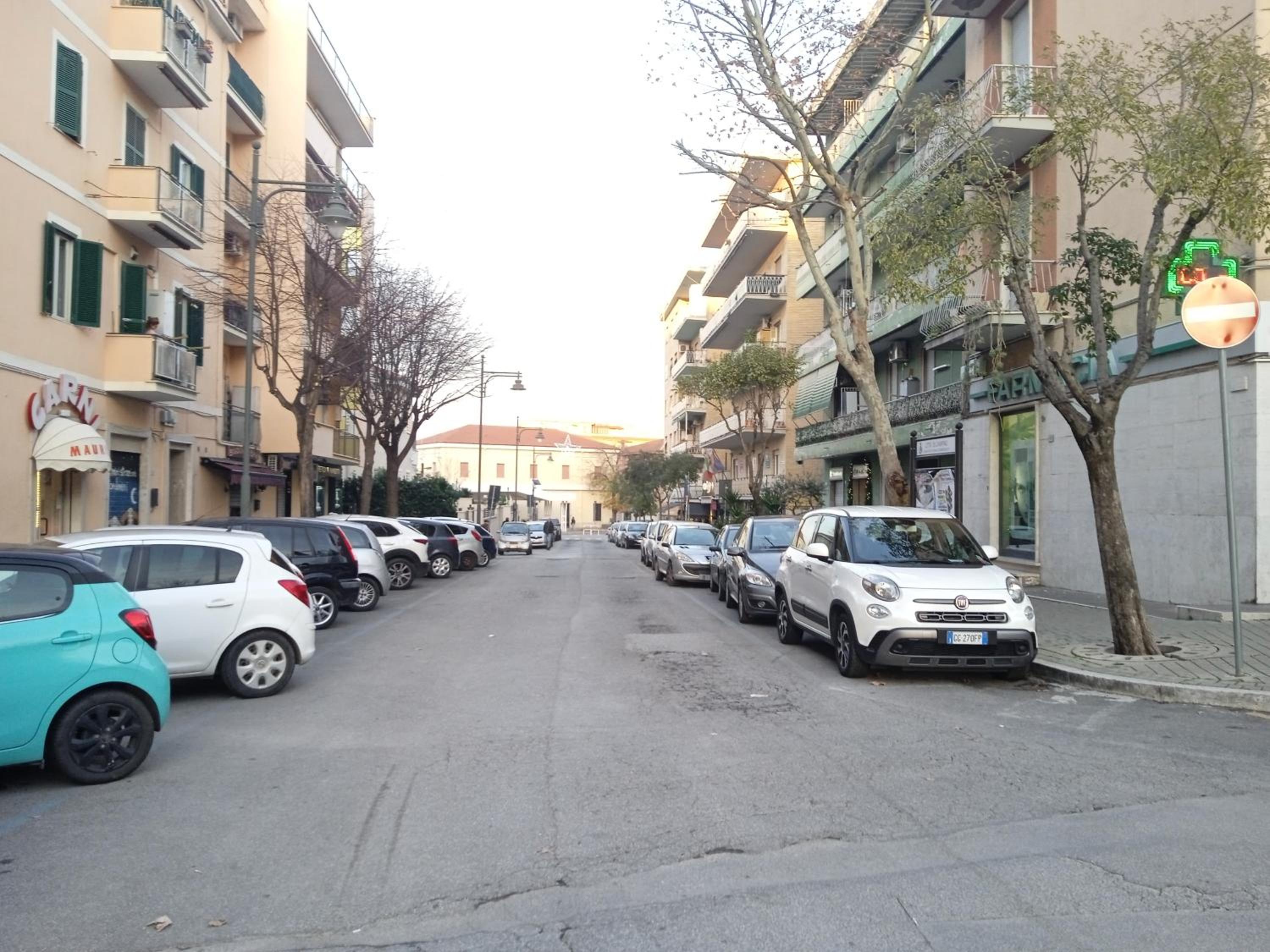 Adriatic Room 50 m dalla stazione Ferroviaria di Ciampino e dalla navetta aeroportuale
