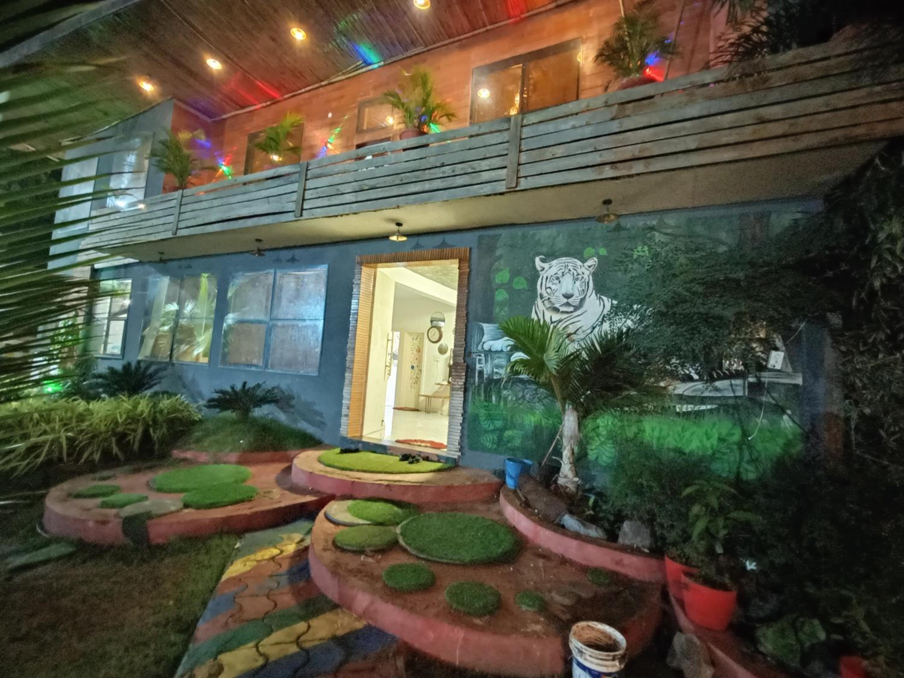 Leopard Farmhouse