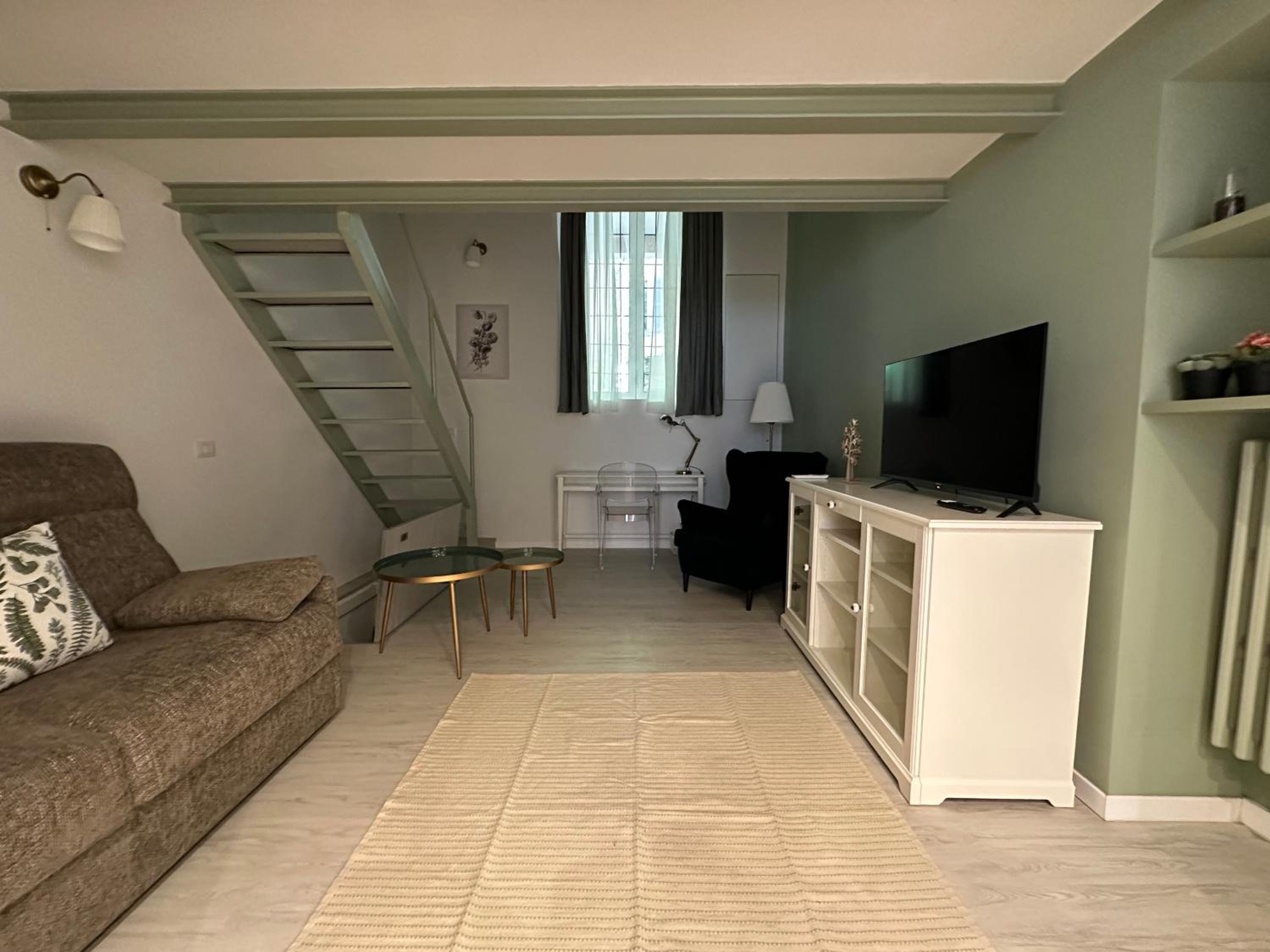 Flowers, a cozy suite in Milan