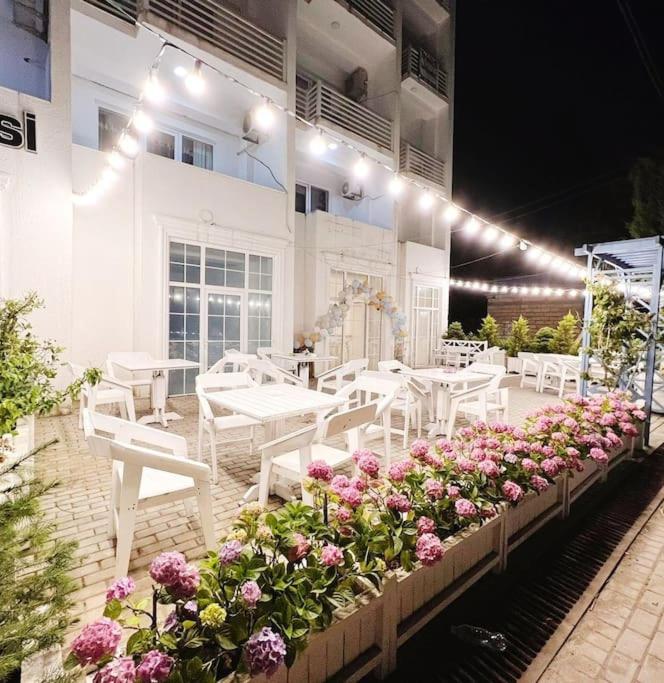 Astara Boulevard stay