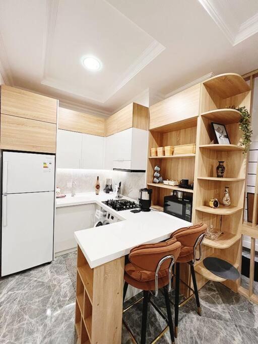 Astara Boulevard stay