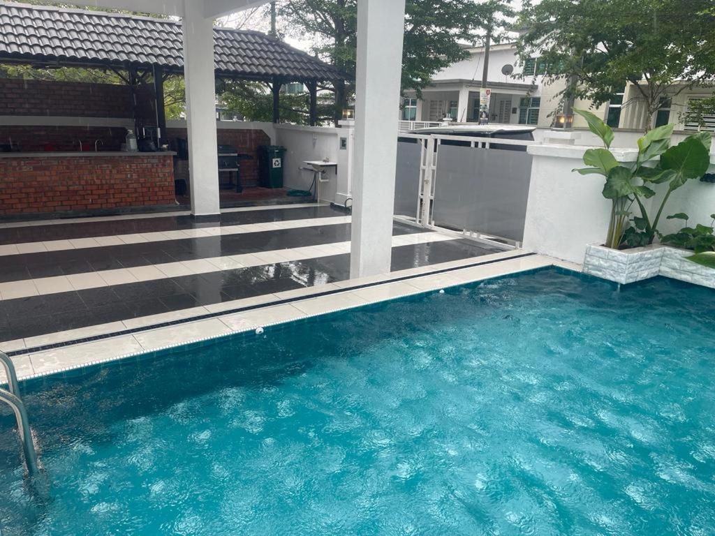 ANJUNG KASEH Villa Bukit Katil 4bedroom with Swimming Pool
