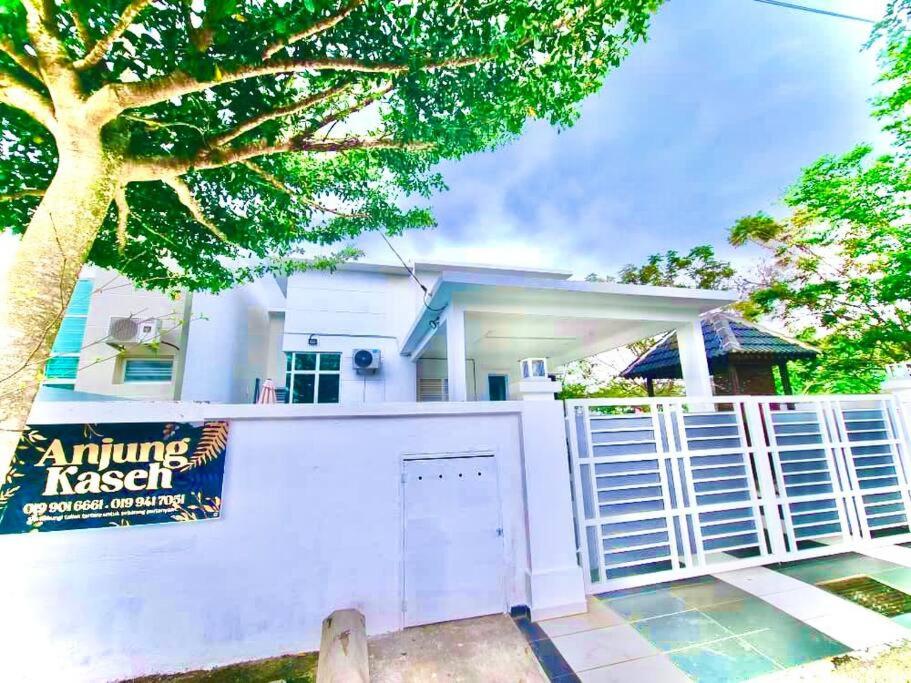 ANJUNG KASEH Villa Bukit Katil 4bedroom with Swimming Pool