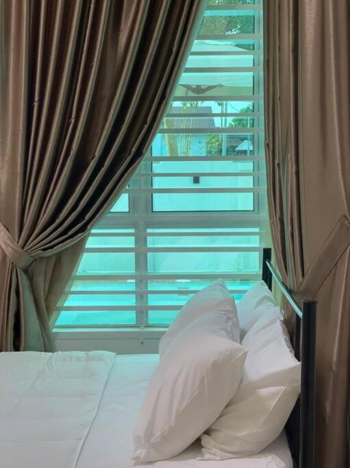 ANJUNG KASEH Villa Bukit Katil 4bedroom with Swimming Pool