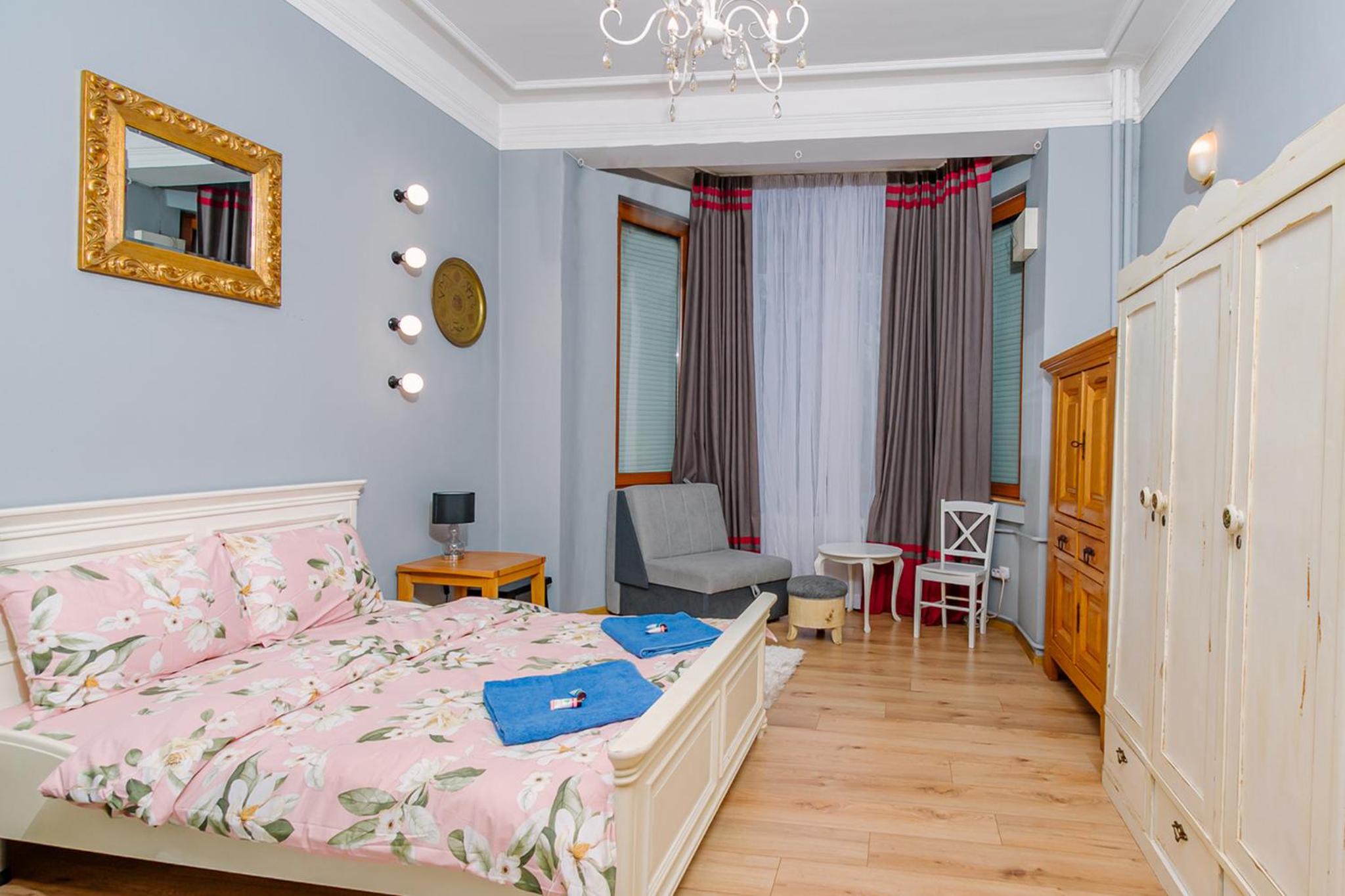 Top Center, 3BDR, Heart of the city, FREE Secured Parking