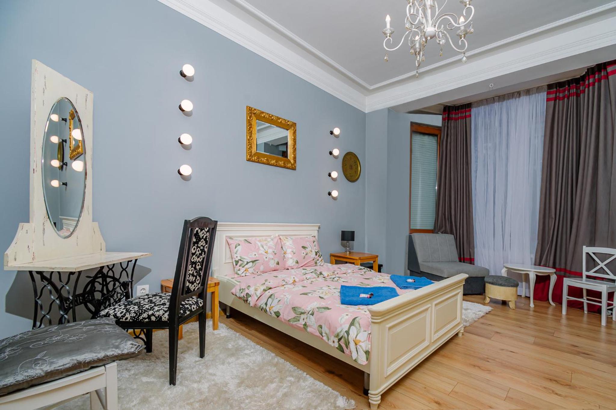 Top Center, 3BDR, Heart of the city, FREE Secured Parking