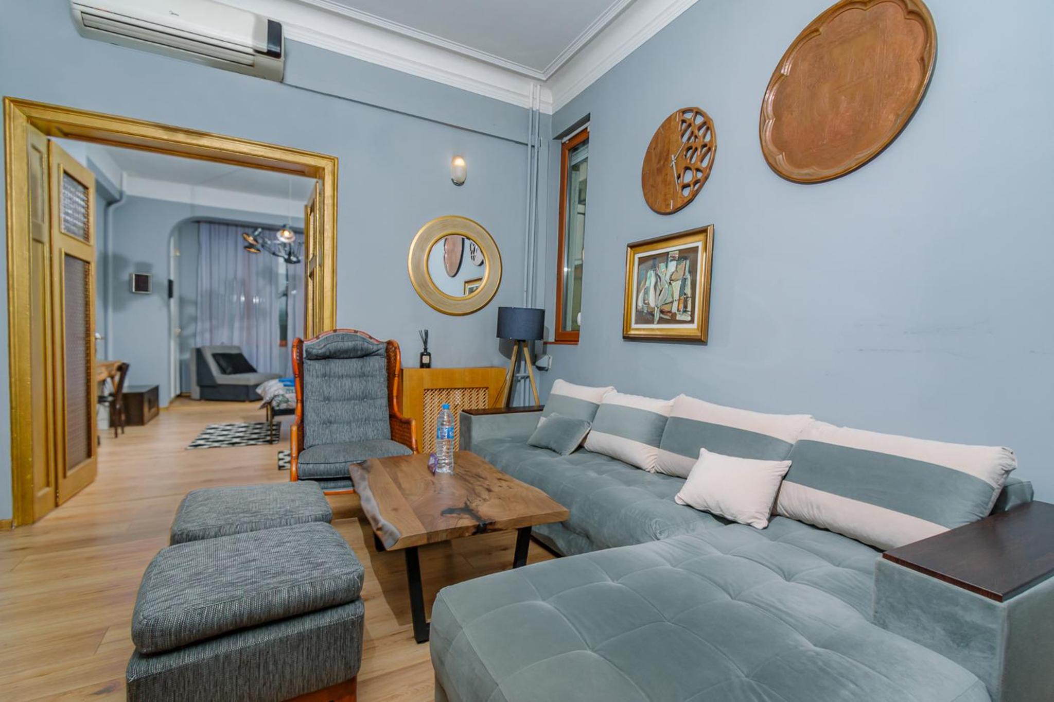 Top Center, 3BDR, Heart of the city, FREE Secured Parking
