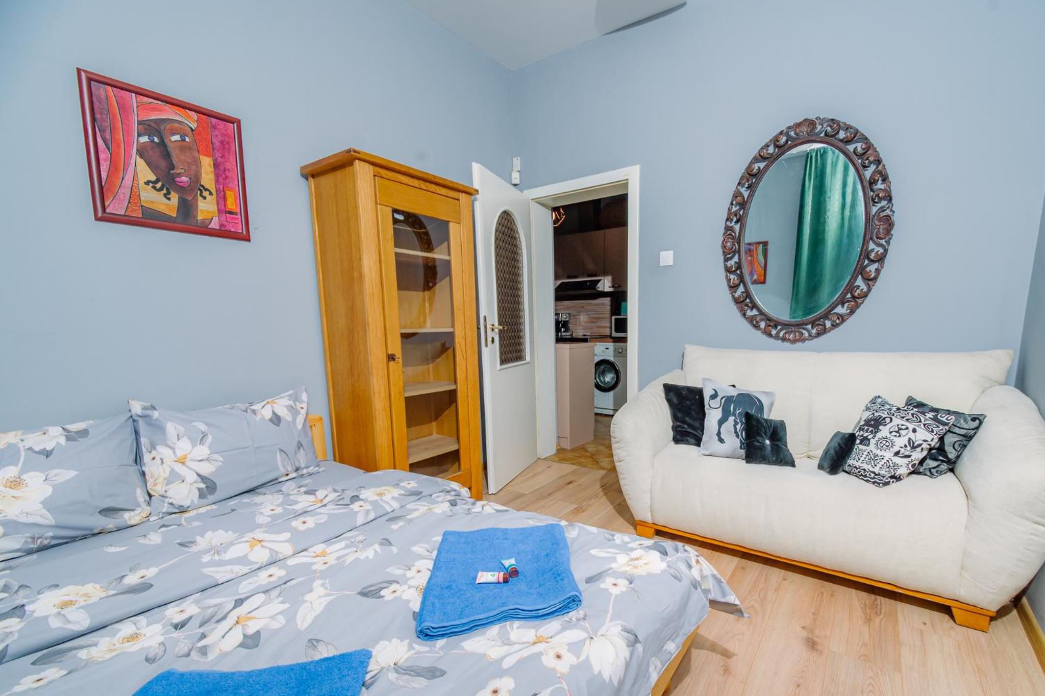 Top Center, 3BDR, Heart of the city, FREE Secured Parking
