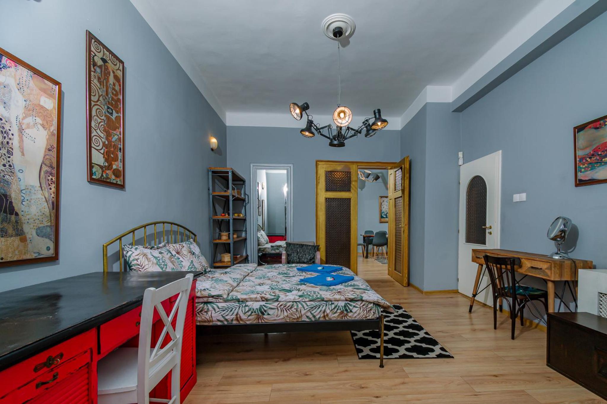 Top Center, 3BDR, Heart of the city, FREE Secured Parking