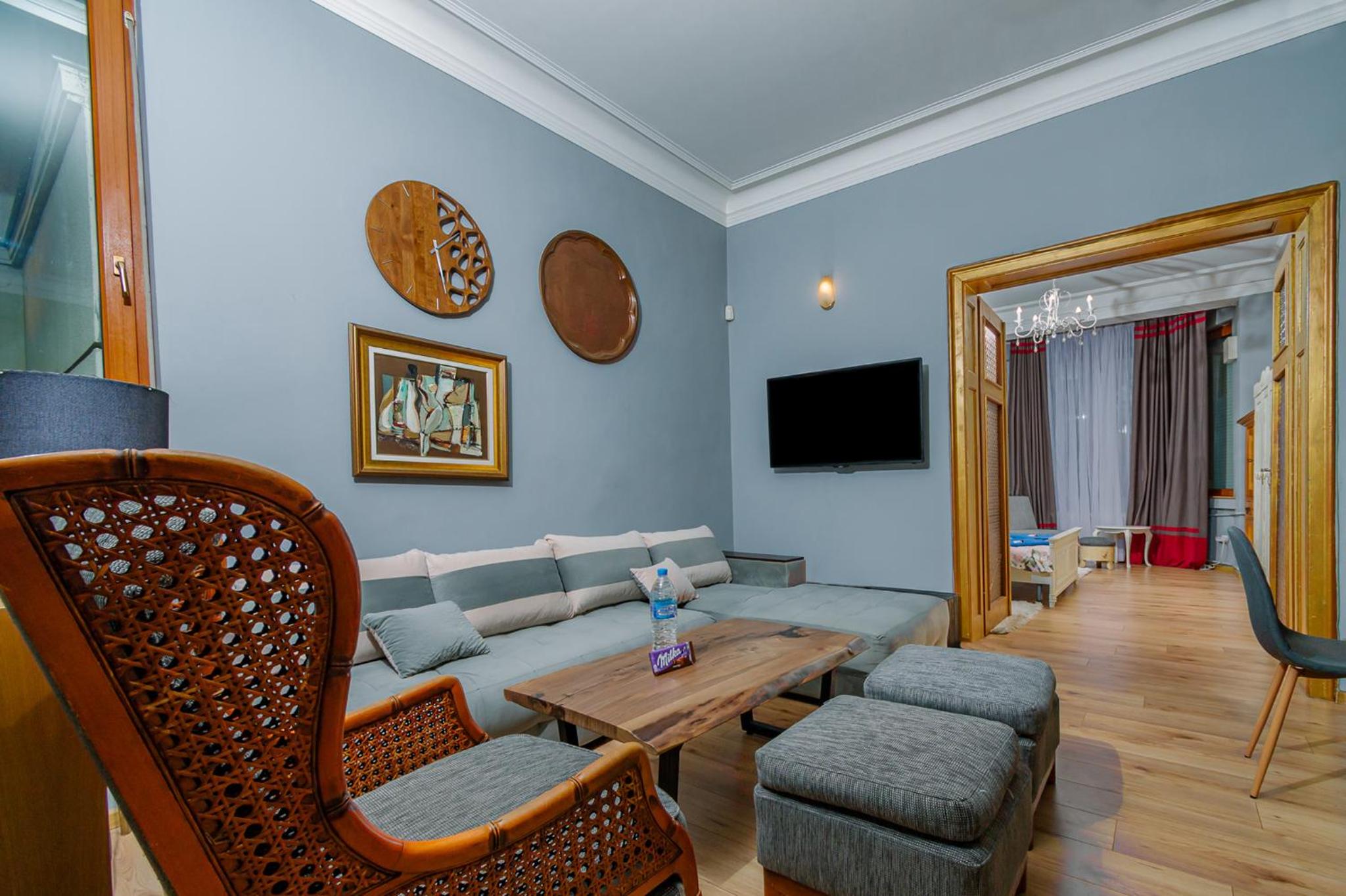 Top Center, 3BDR, Heart of the city, FREE Secured Parking
