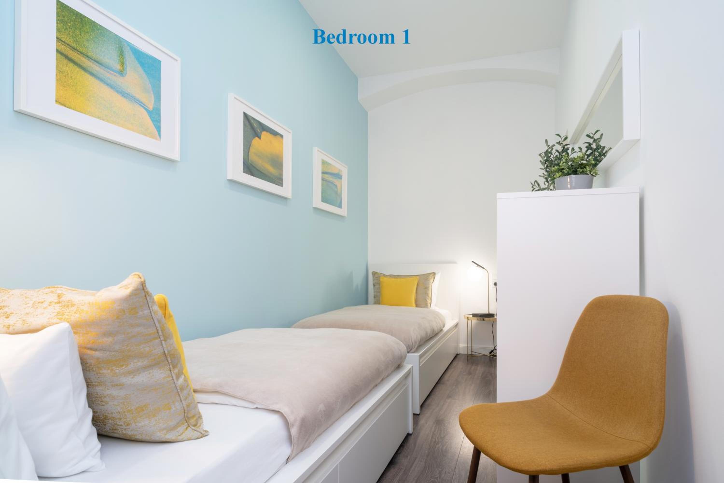 Amethyst Apartments - Radnoti view 3