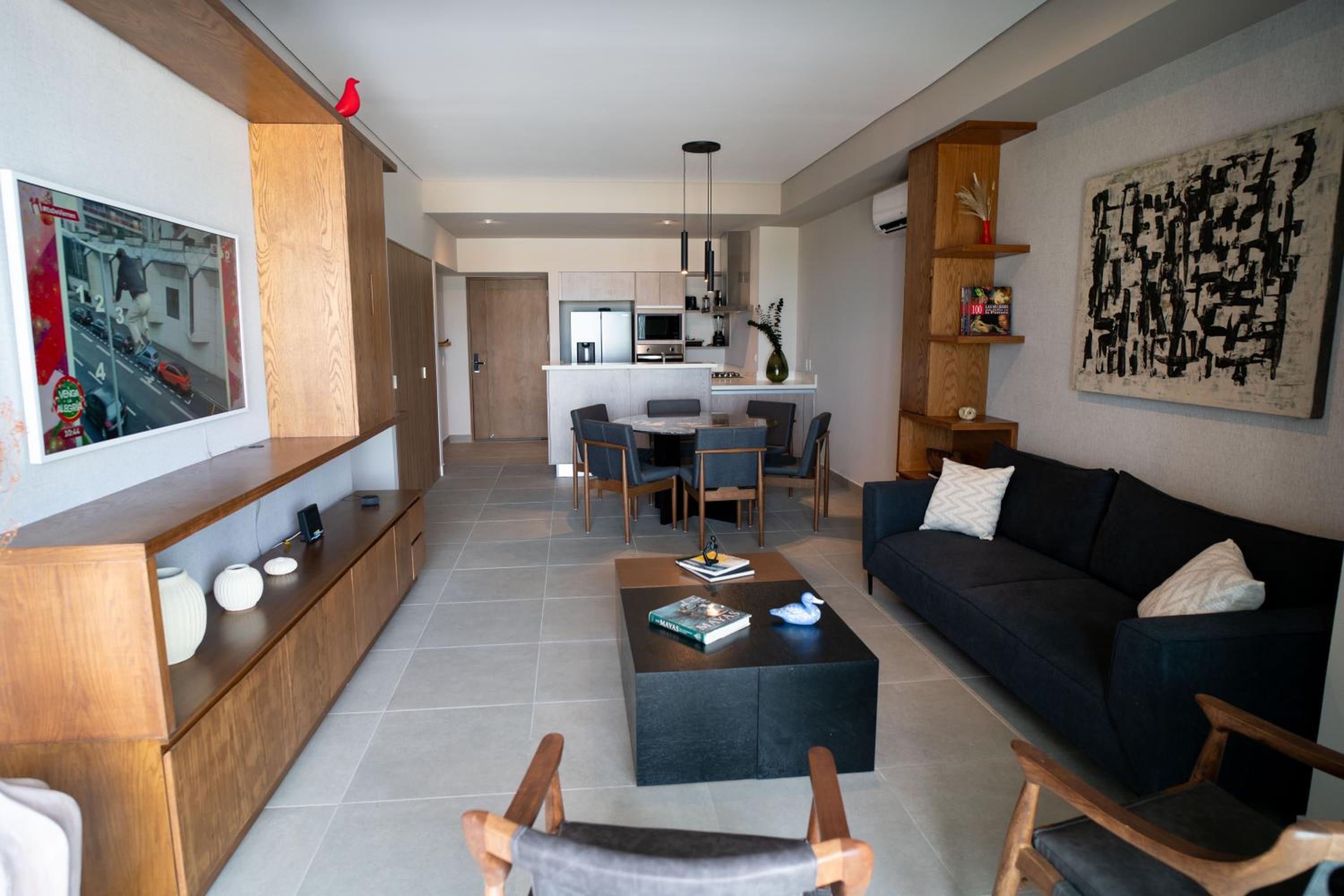 12173 Brand new lux Signature Condo US Consulate view 4