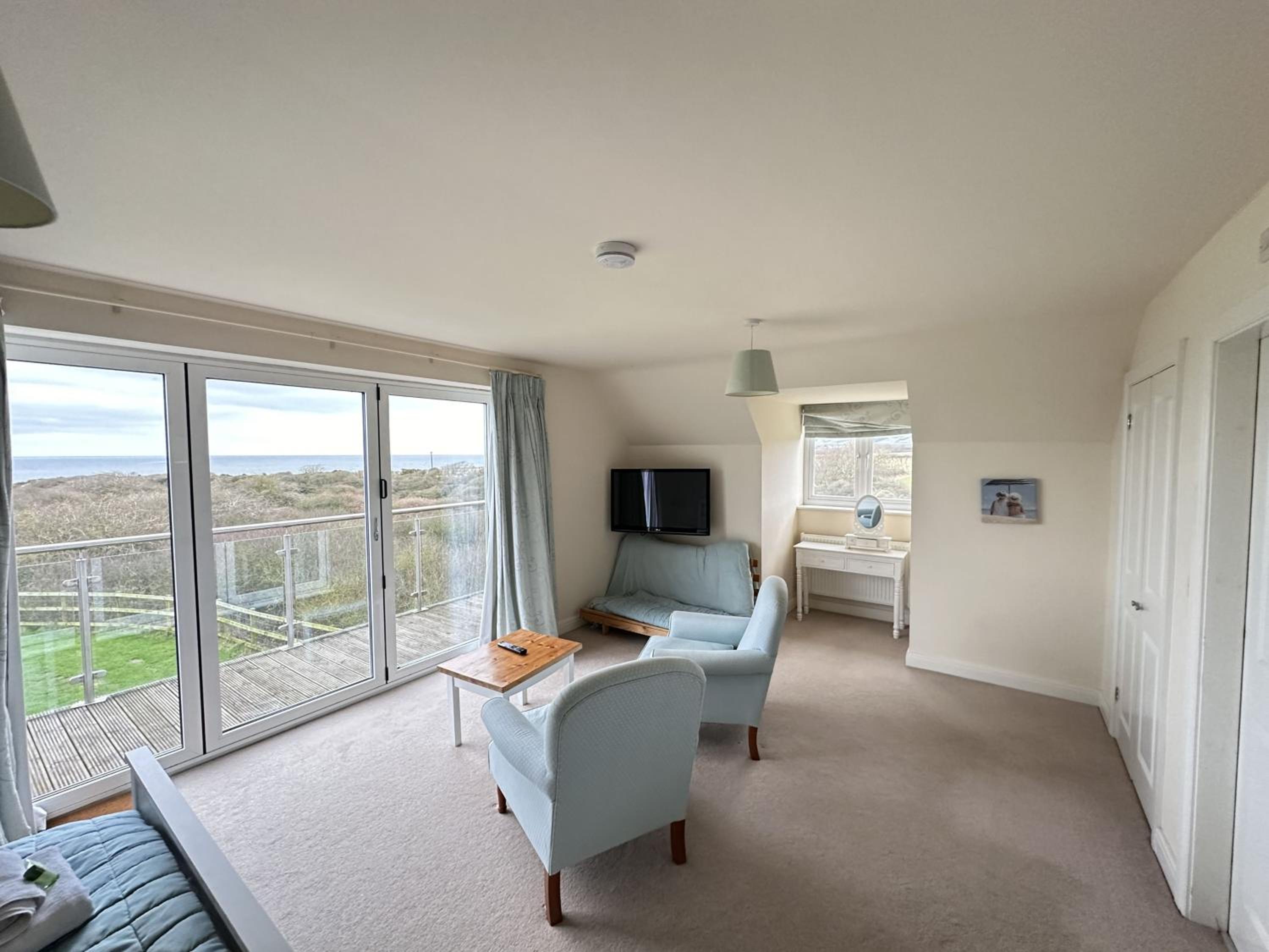 Sunrise View - Balcony and Seaview - Part of the The Bay Filey Holiday Village with pool, gym and direct beach access, pub, restaurant, tennis and meadows