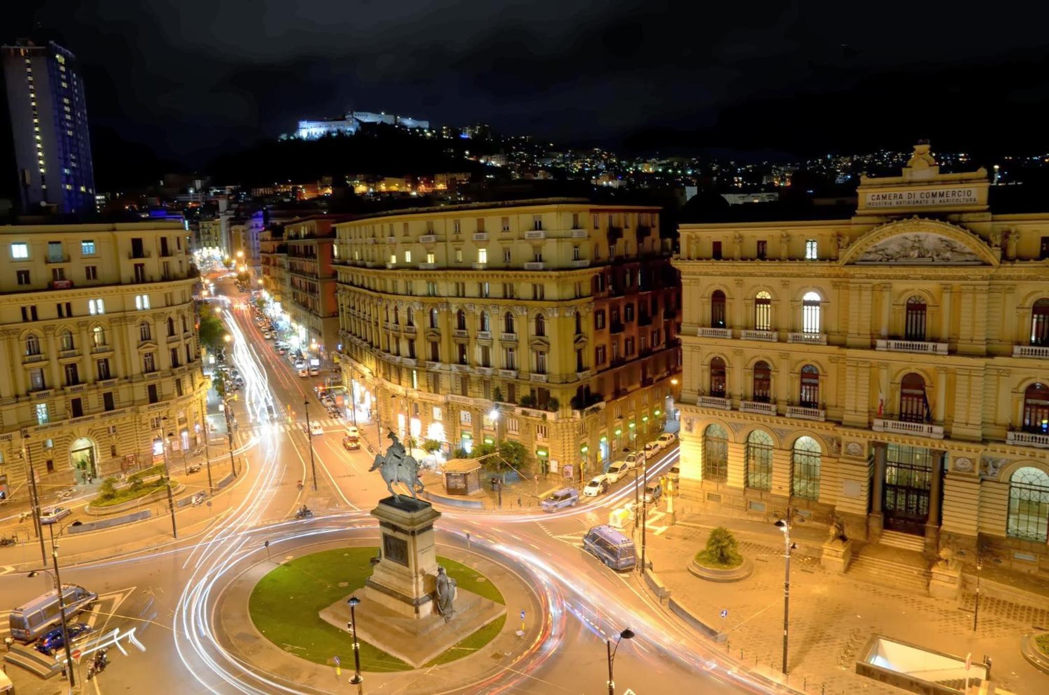 Piazza Bovio 22