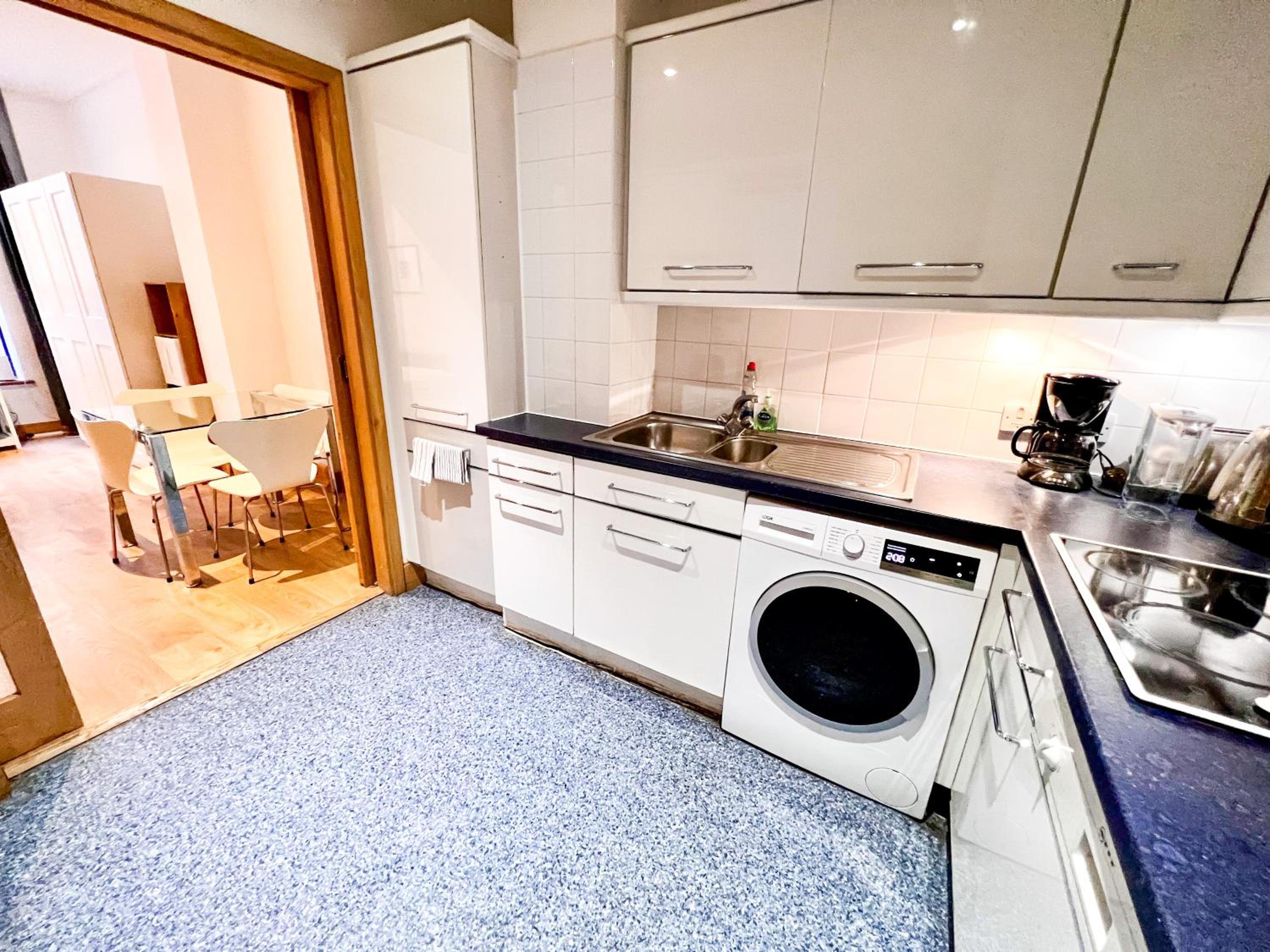 Excellent Entire Apartment Between St Pauls Cathedral and Covent Garden
