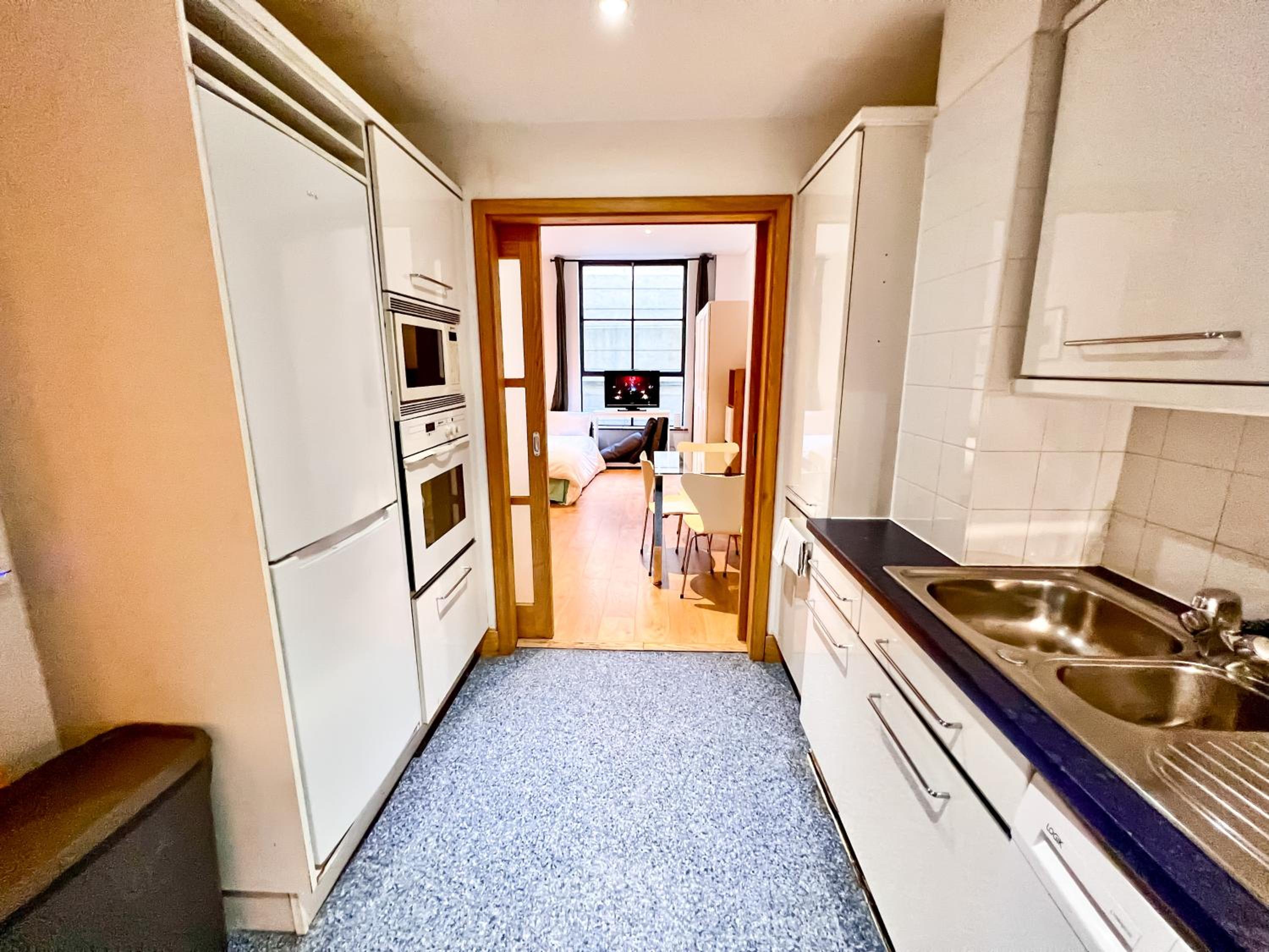 Excellent Entire Apartment Between St Pauls Cathedral and Covent Garden