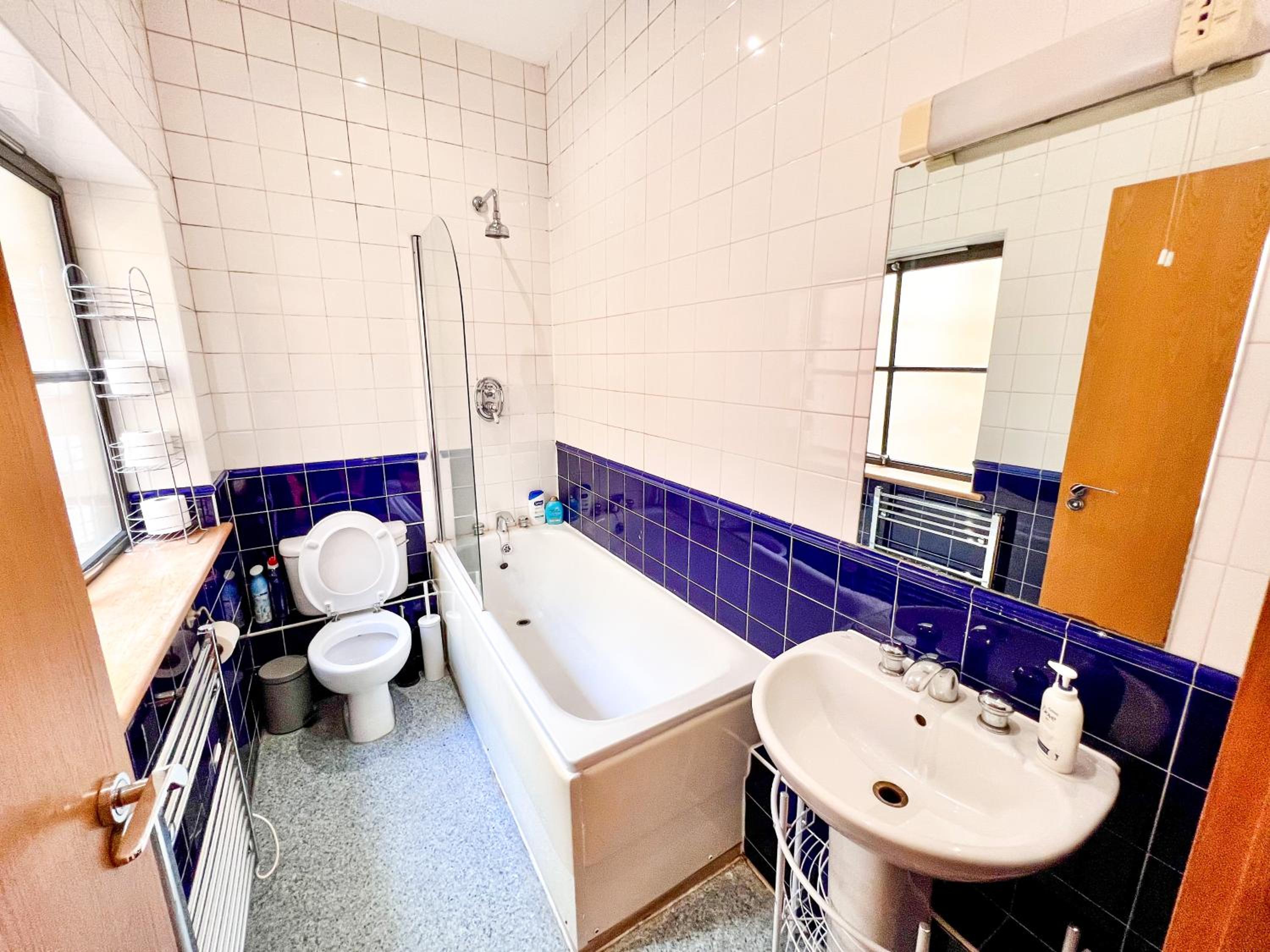 Excellent Entire Apartment Between St Pauls Cathedral and Covent Garden