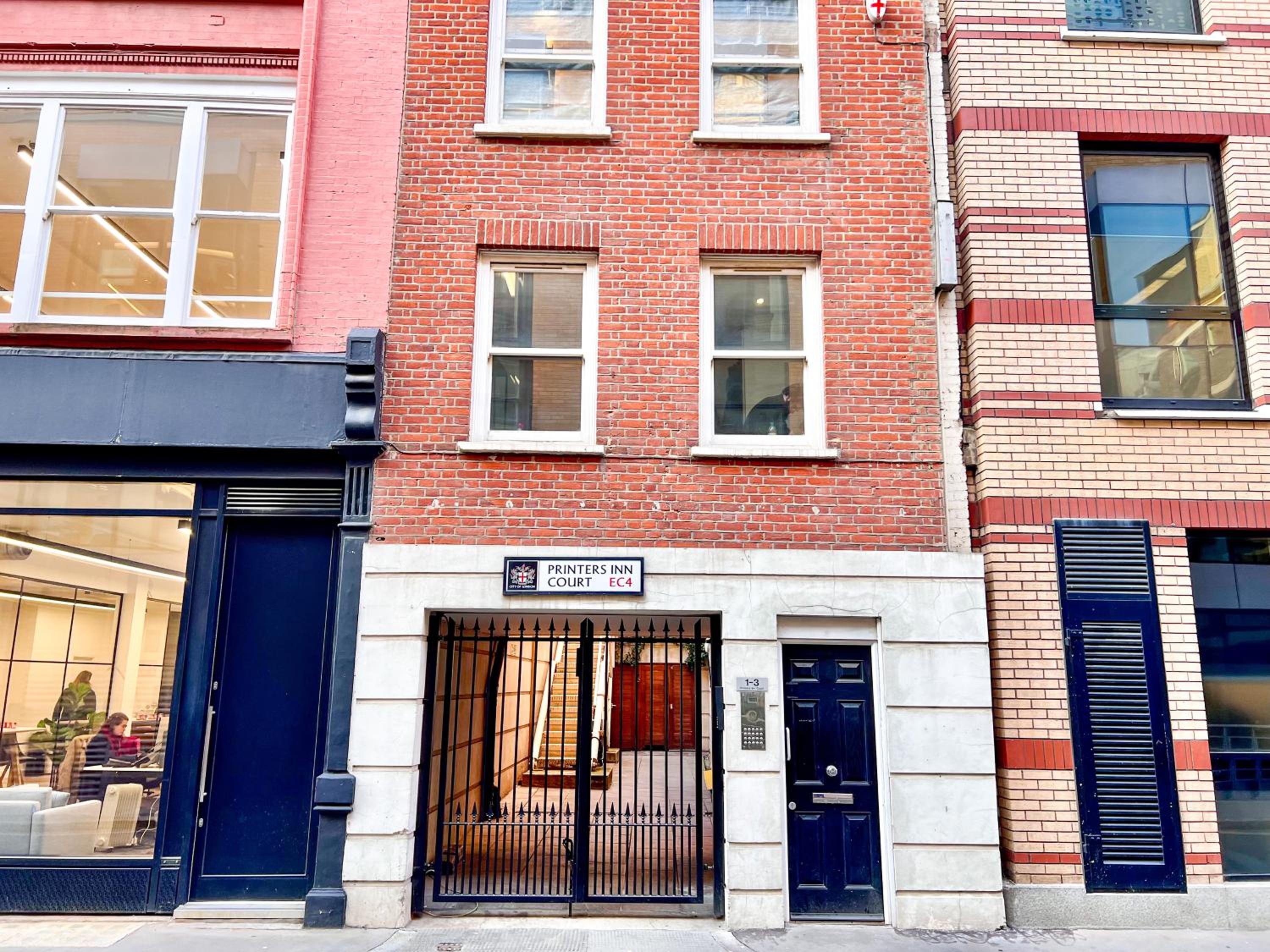 Excellent Entire Apartment Between St Pauls Cathedral and Covent Garden