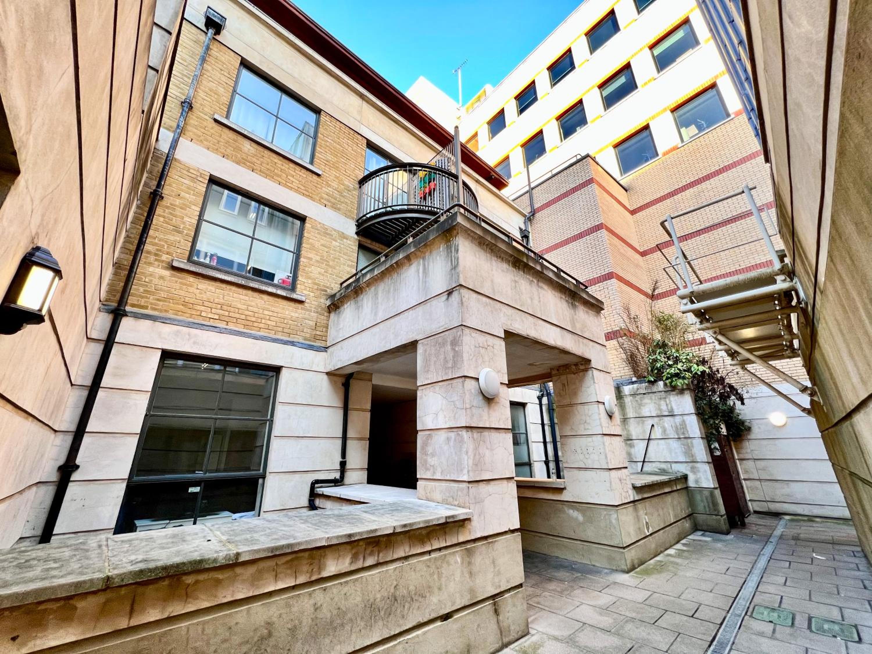 Excellent Entire Apartment Between St Pauls Cathedral and Covent Garden